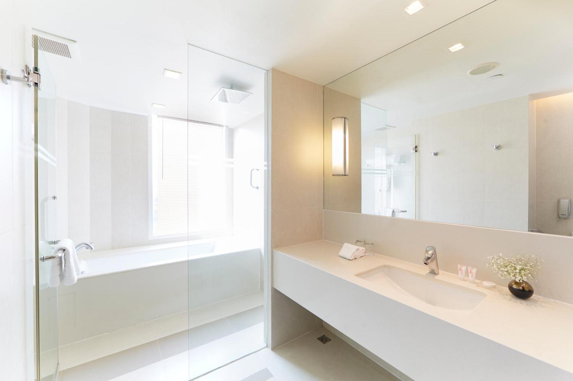 Premium One Bedroom Suite Lake View,1543190518:JPEG
