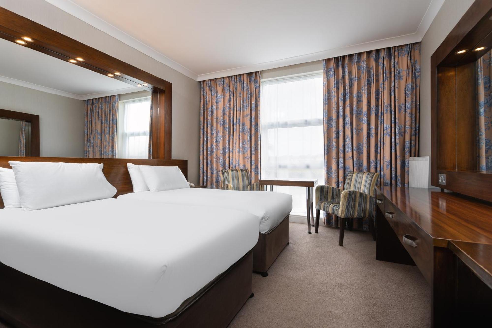 Twin Room,1742571475:JPEG