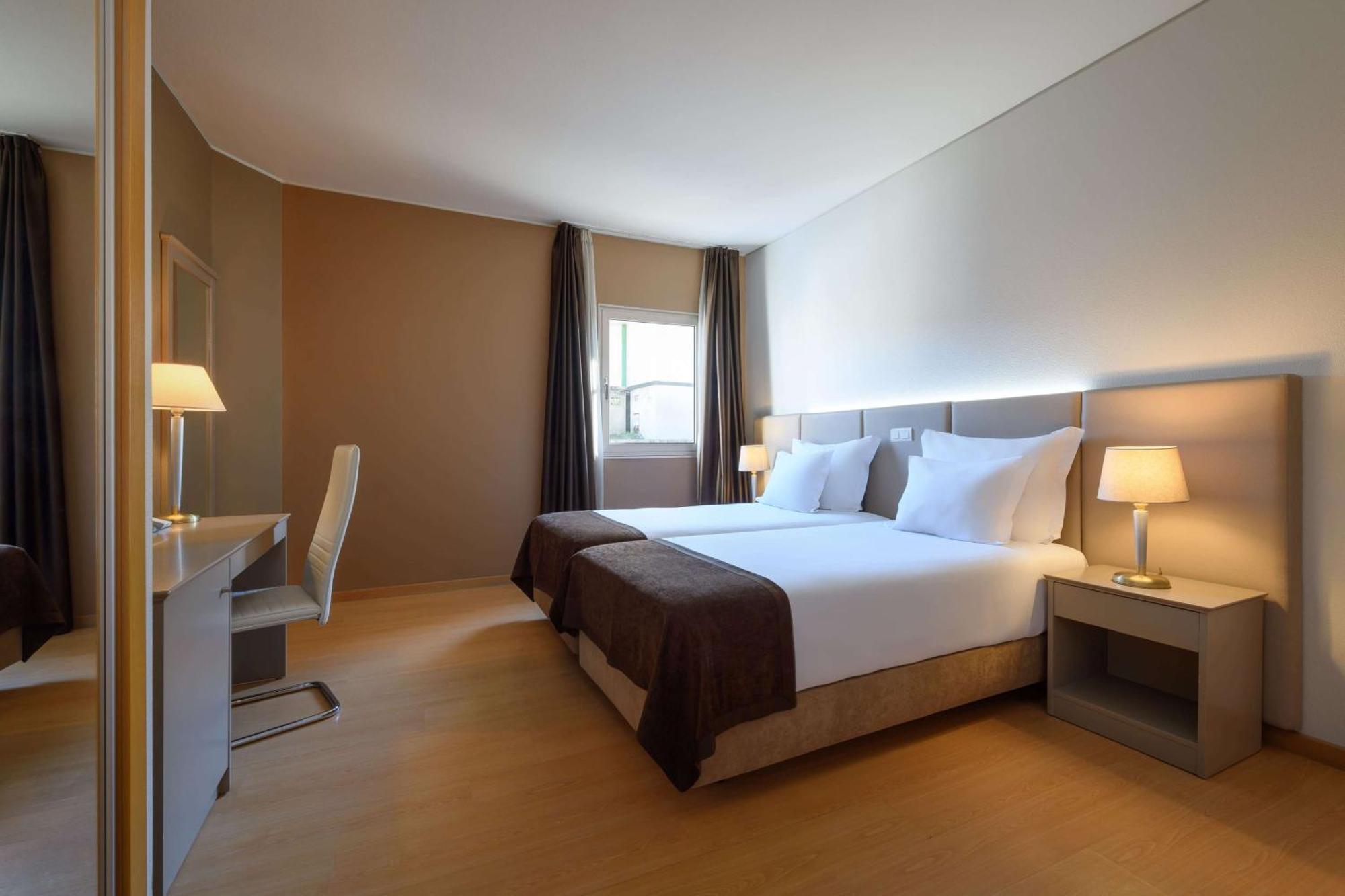 Quarto Acessível a Pessoas com Mobilidade Condicionada com 2 Camas Individuais - Não Fumadores