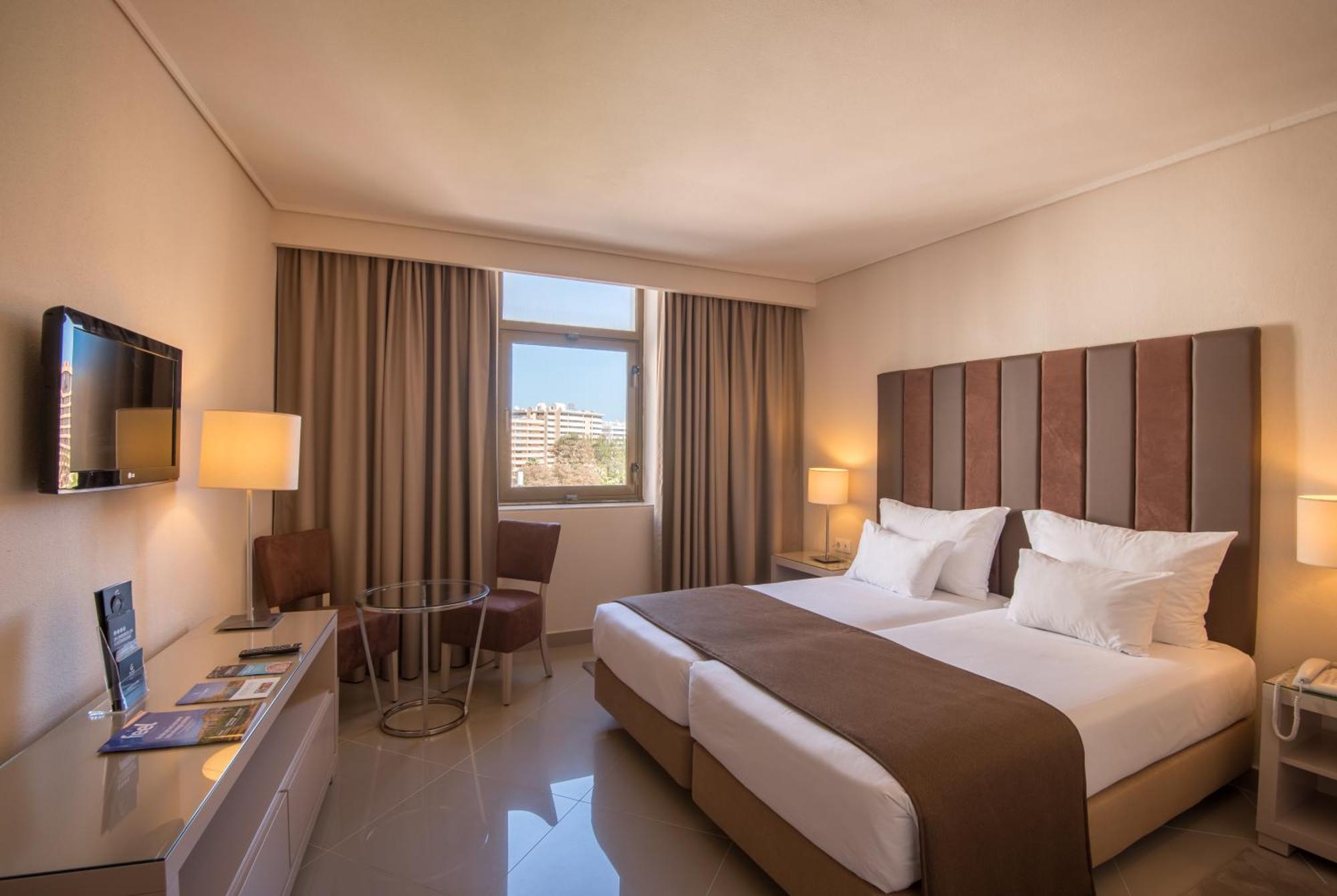 Twin Room,1643755034:JPEG