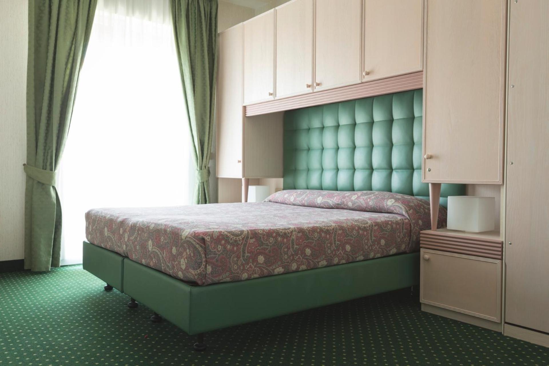 2 Zimmer mit Verbindungstür und Meerblick (2 Erwachsene + 2 Kinder)