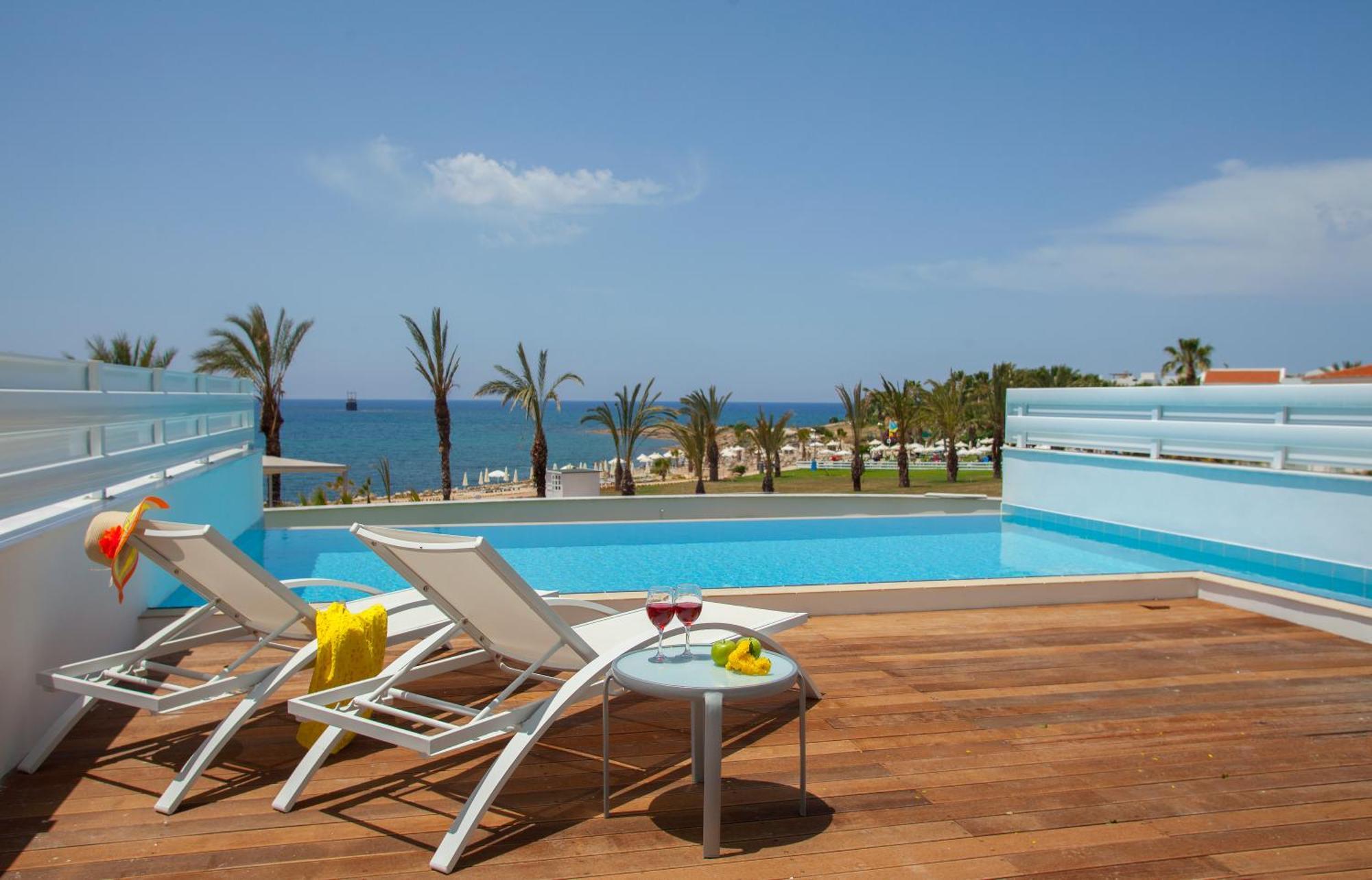 Suite avec Piscine Privée - Vue sur Mer