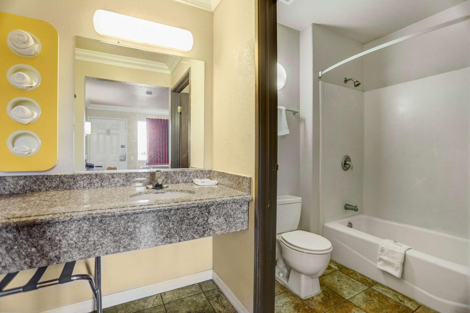 Deluxe Queen Room with Two Queen Beds - Non-Smoking