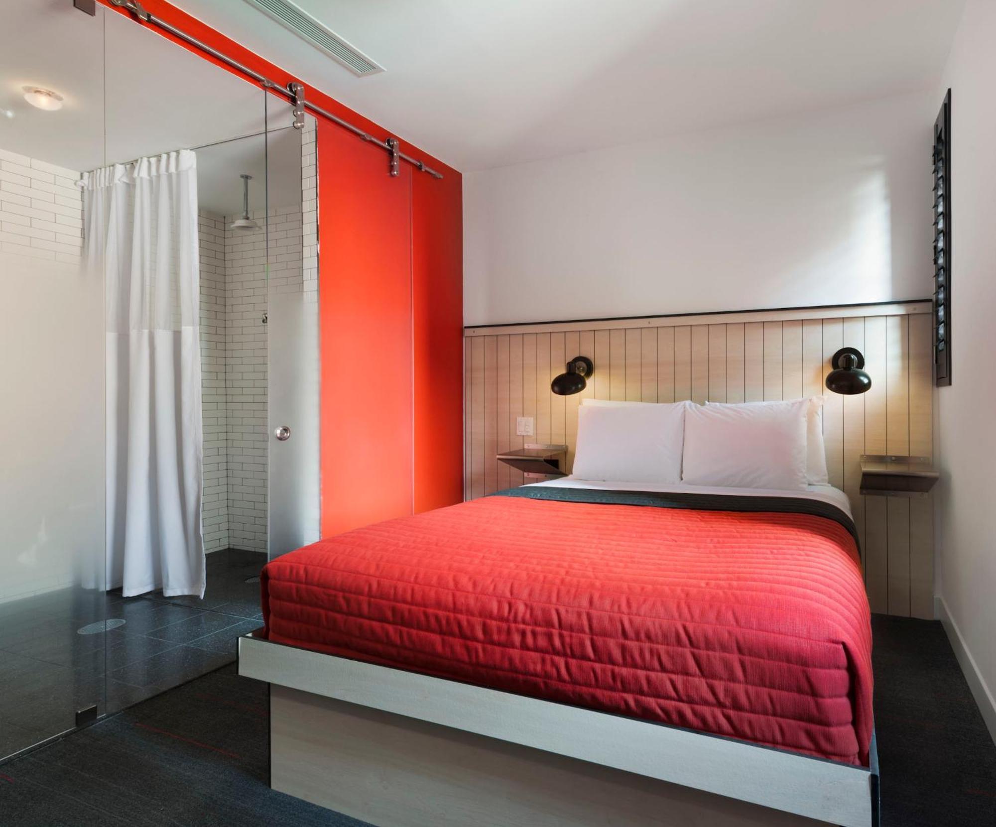 Pod met Queensize Bed - Geschikt voor Gasten met een Lichamelijke Beperking