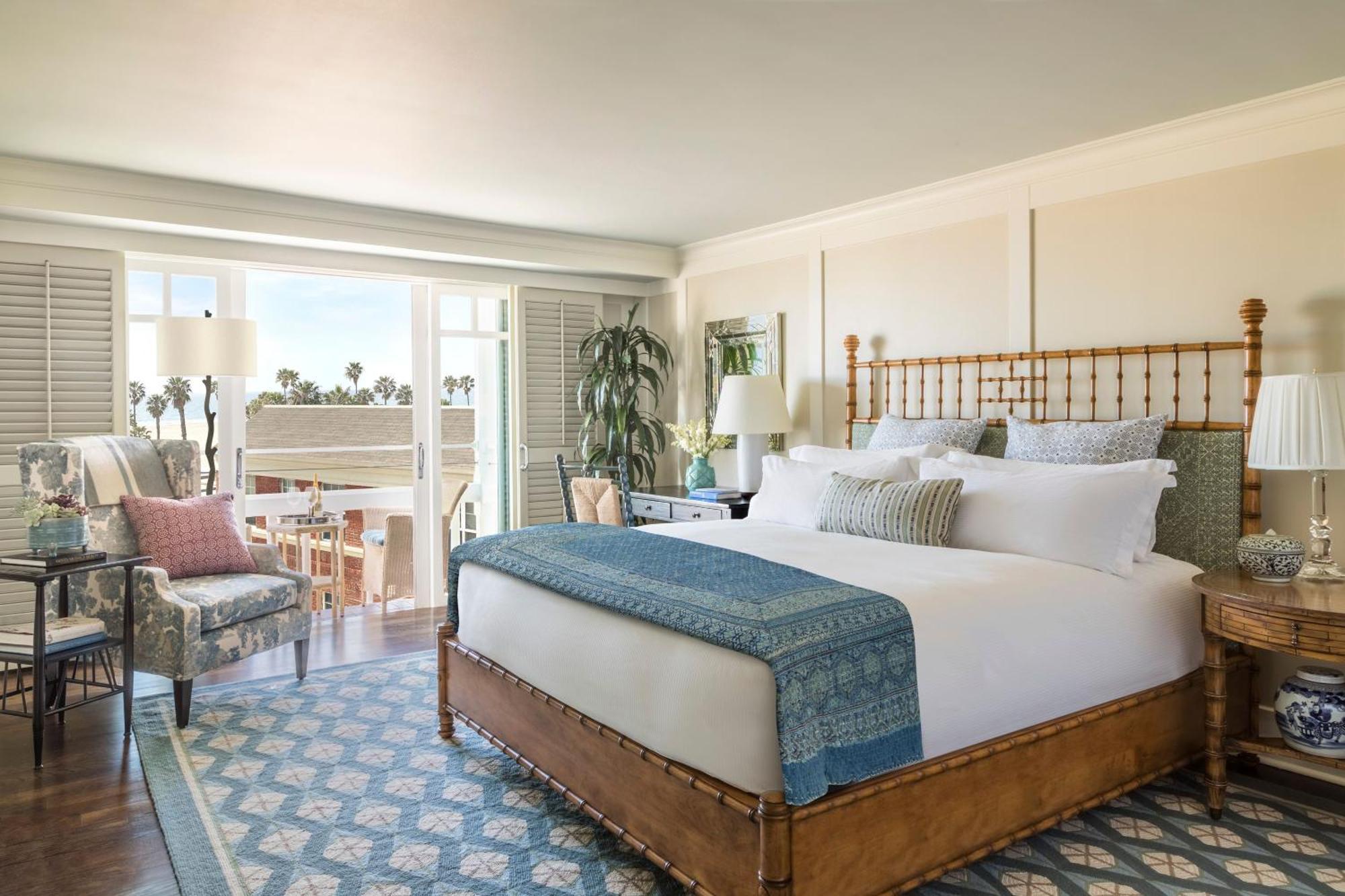 Quarto com Cama King-size e Vista do Mar