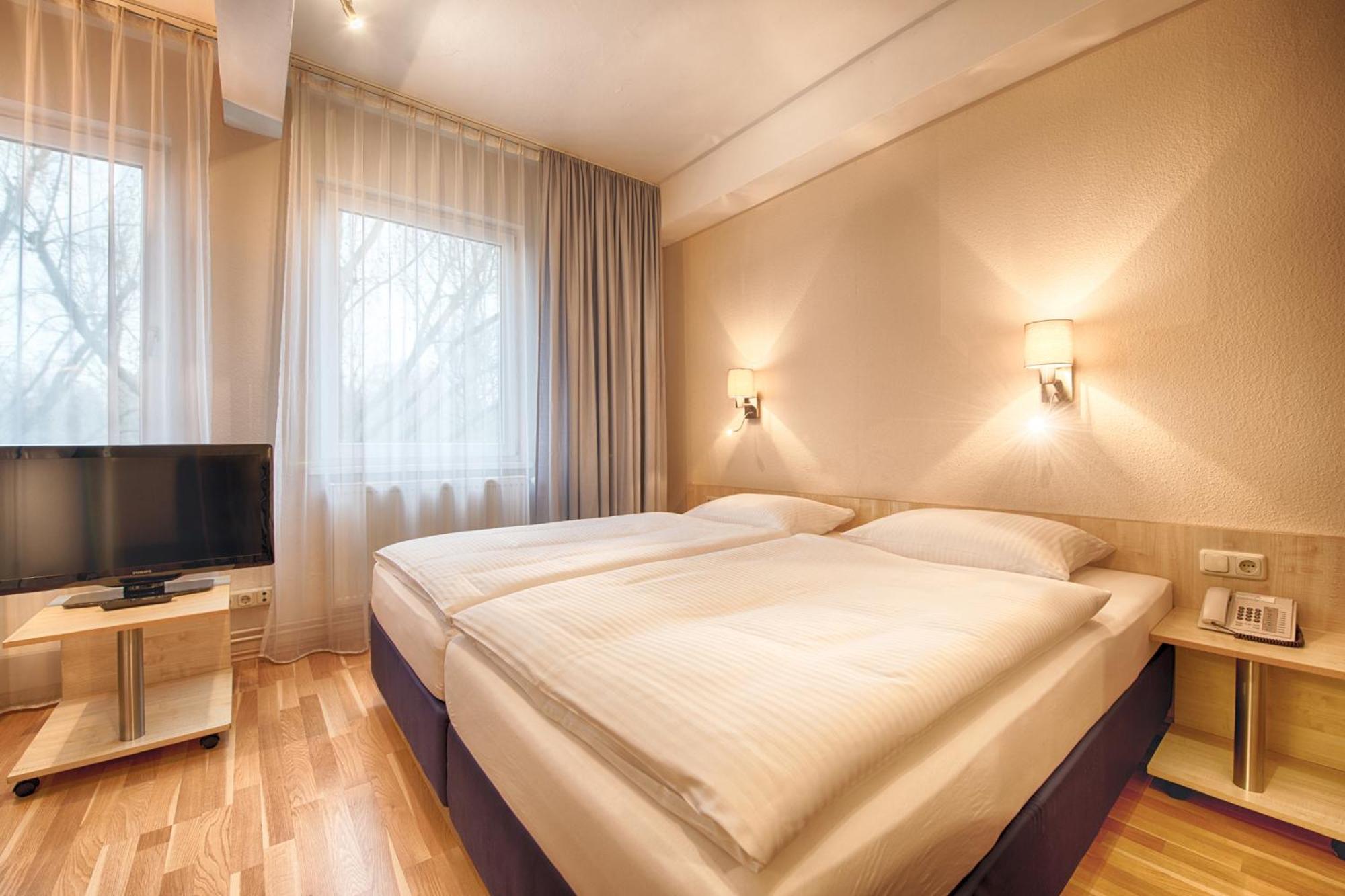 Großes Doppel-/Zweibettzimmer