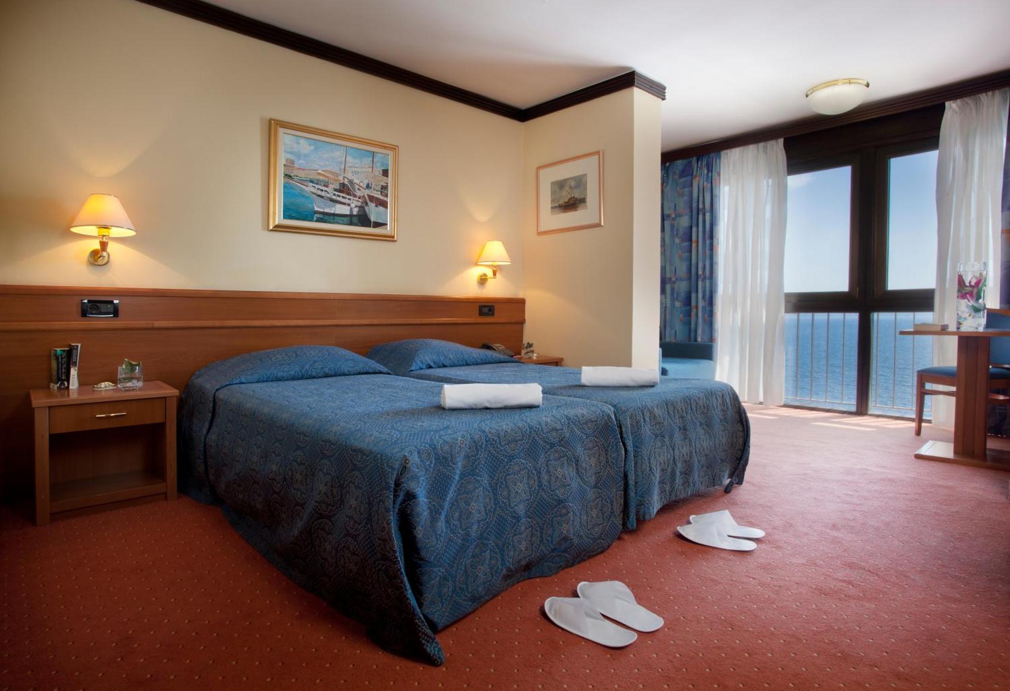 Doppel-/Zweibettzimmer mit Meerblick