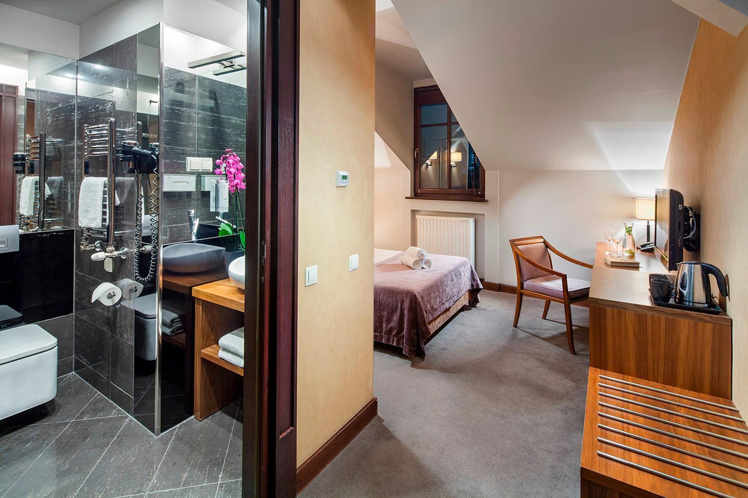 Double Room,1212263728:JPEG