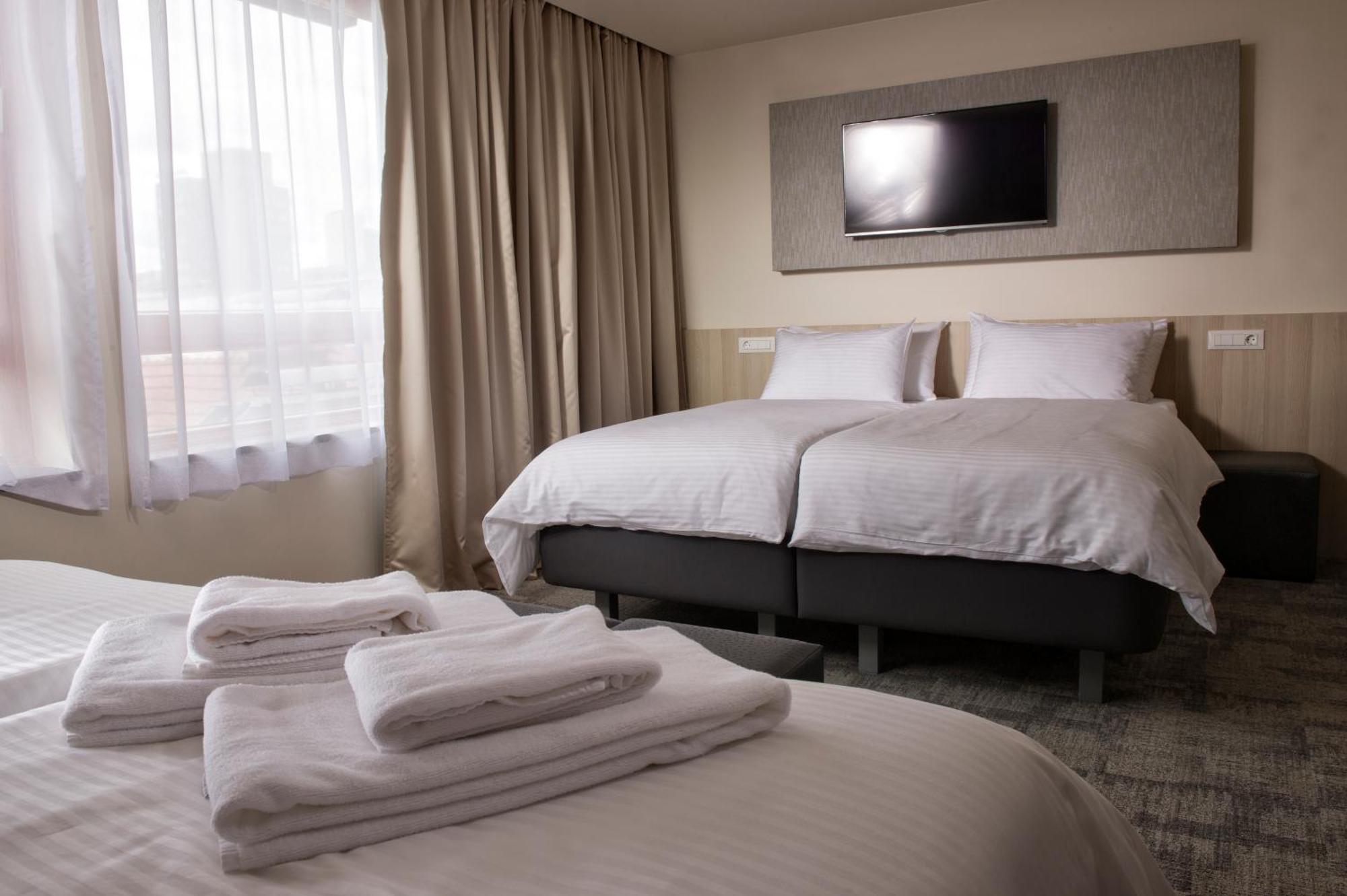 Quadruple Room,1277806504:JPEG