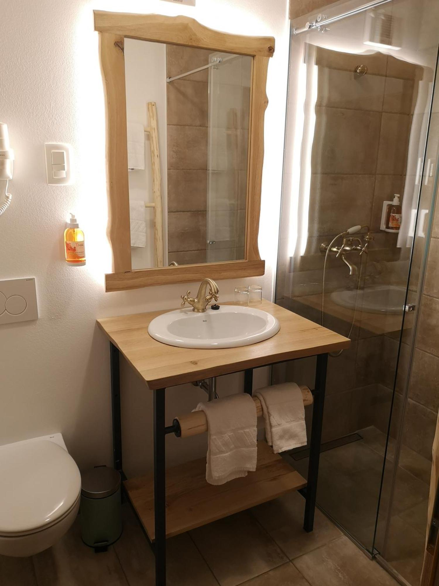 Family Room,1404613799:JPEG