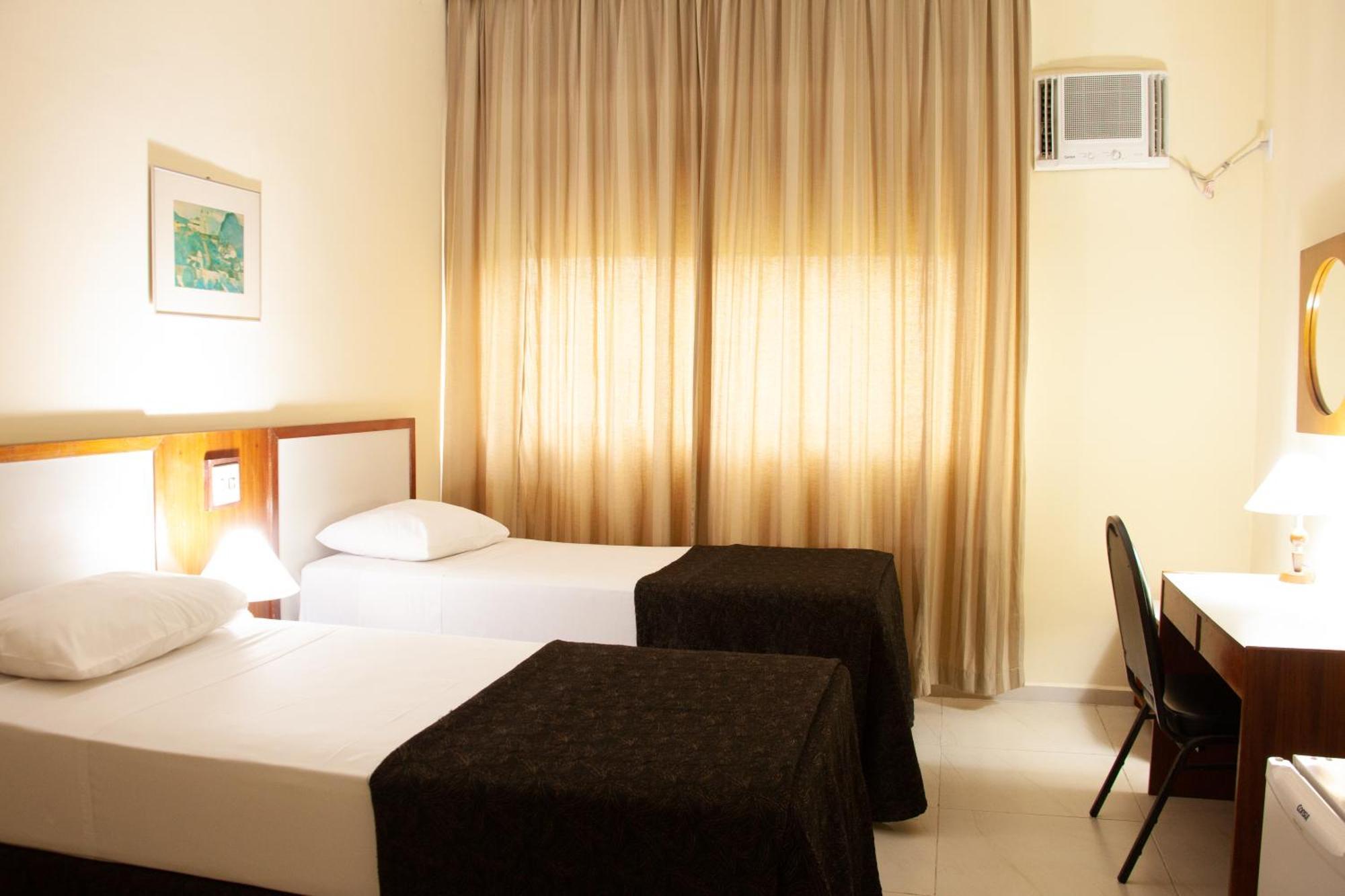 Quarto com 2 Camas de Solteiro