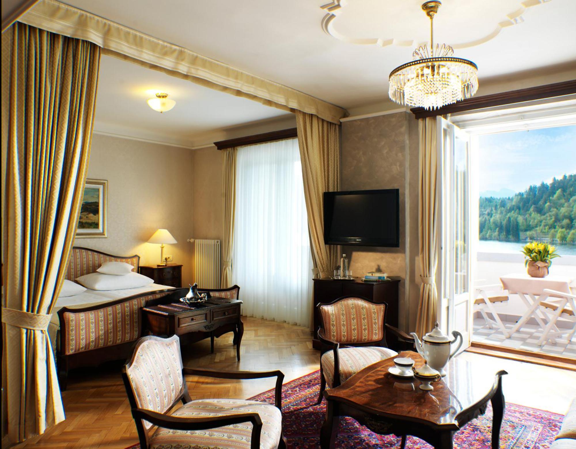 Suite met Uitzicht op het Meer en Extra Bed