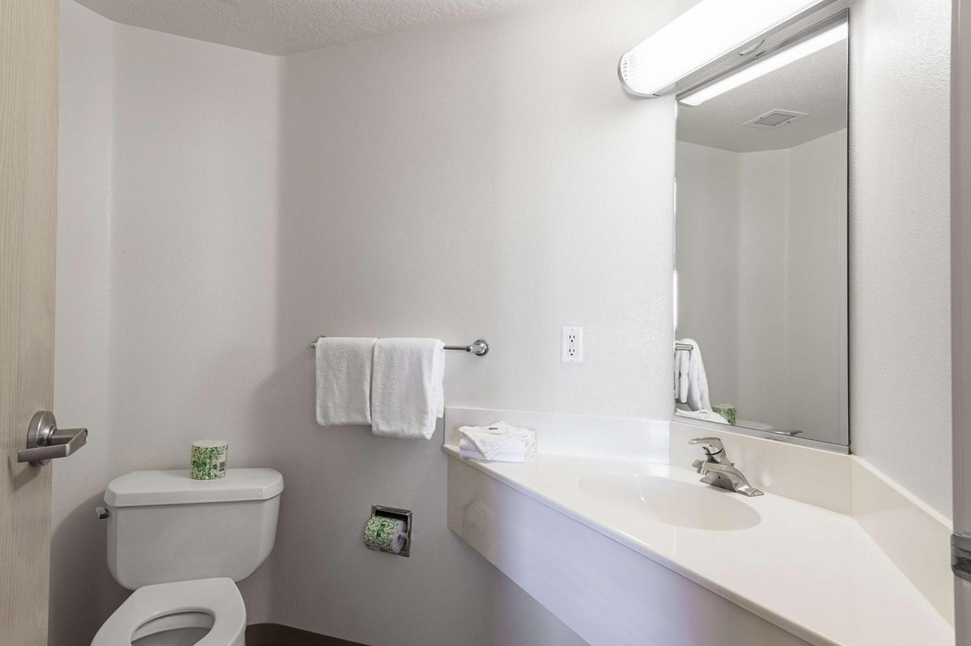 Chambre Lit Queen-size - Accessible aux Personnes à Mobilité Réduite