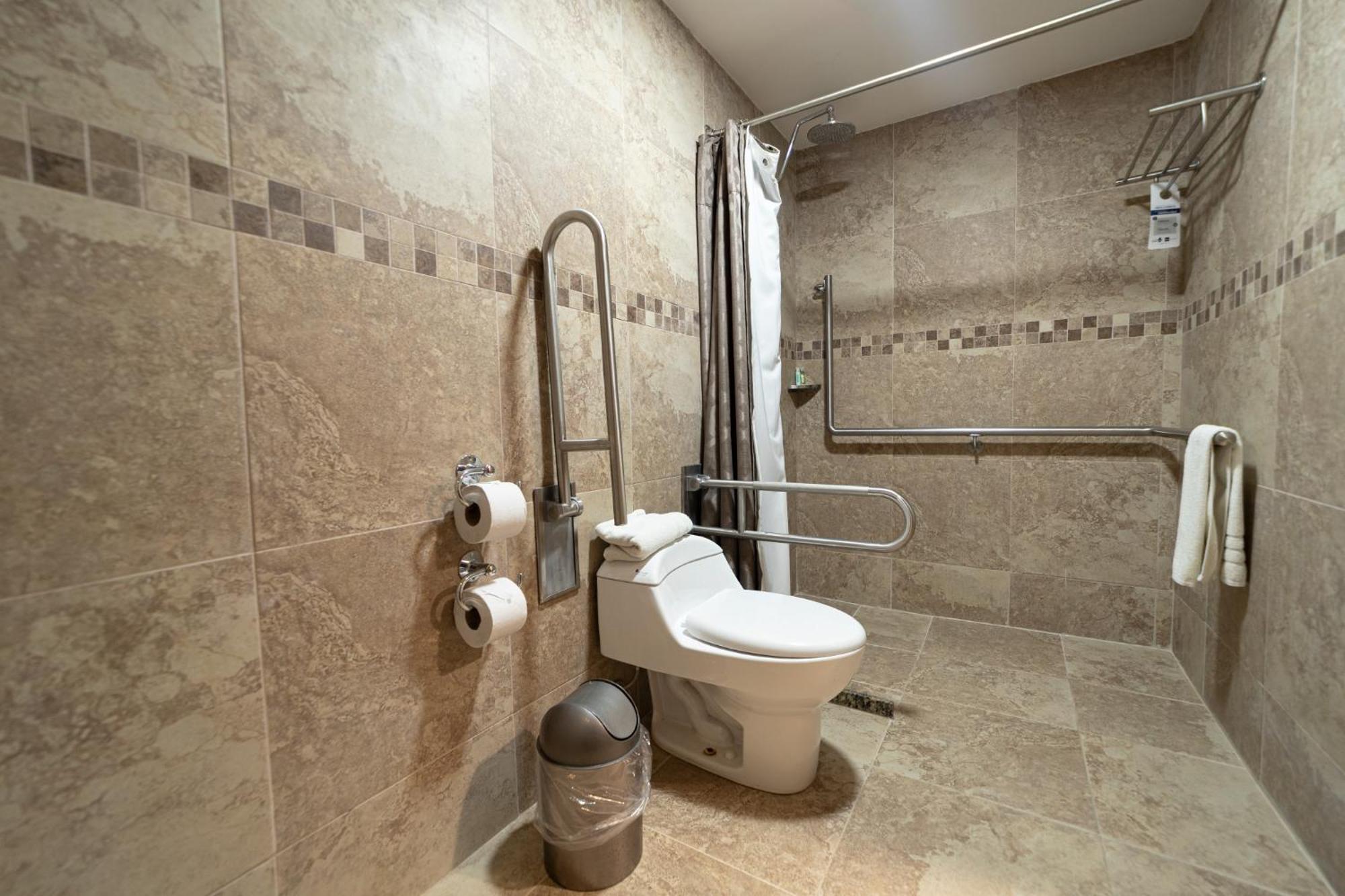 Habitación con cama extragrande y adaptada para personas con movilidad reducida - No fumadores