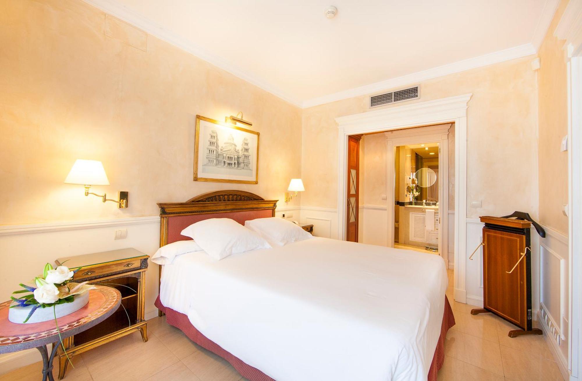 One-Bedroom Apartment Penthouse Spa Bath,22089993:JPEG