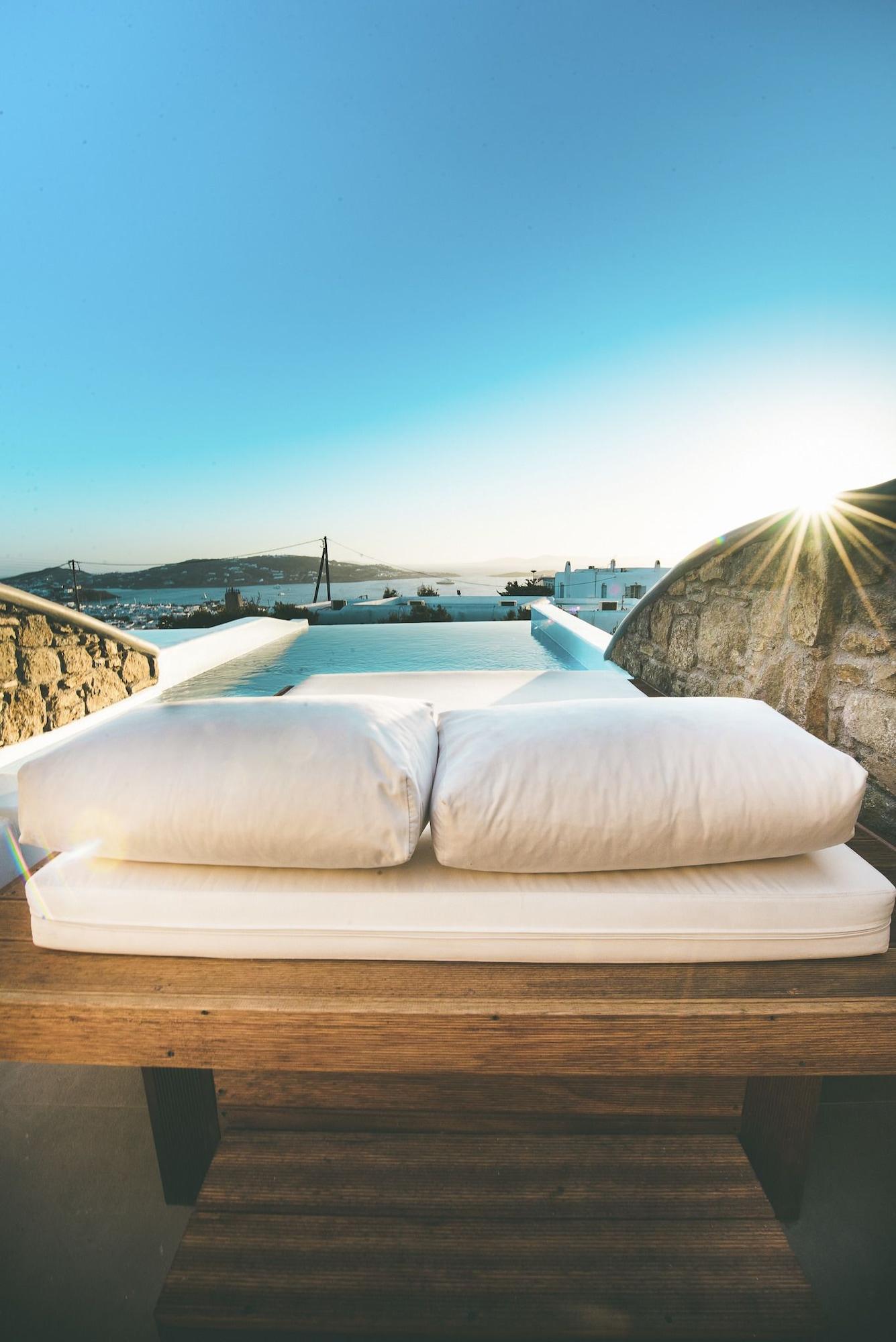 Suite Luna di Miele con Vasca Idromassaggio e Piscina Privata Riscaldata all'Aperto
