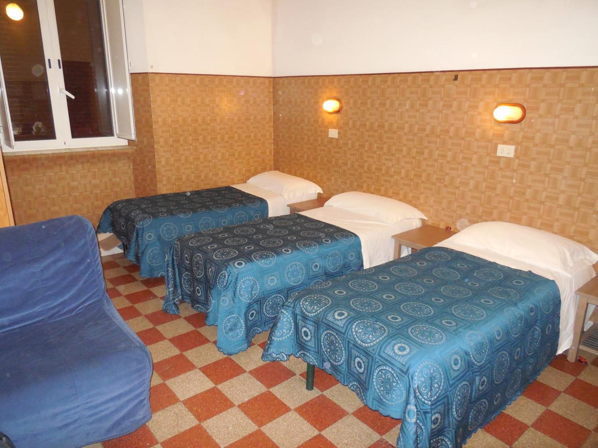 Bed 4-Bed Male Dormitory Room,51216511:JPEG