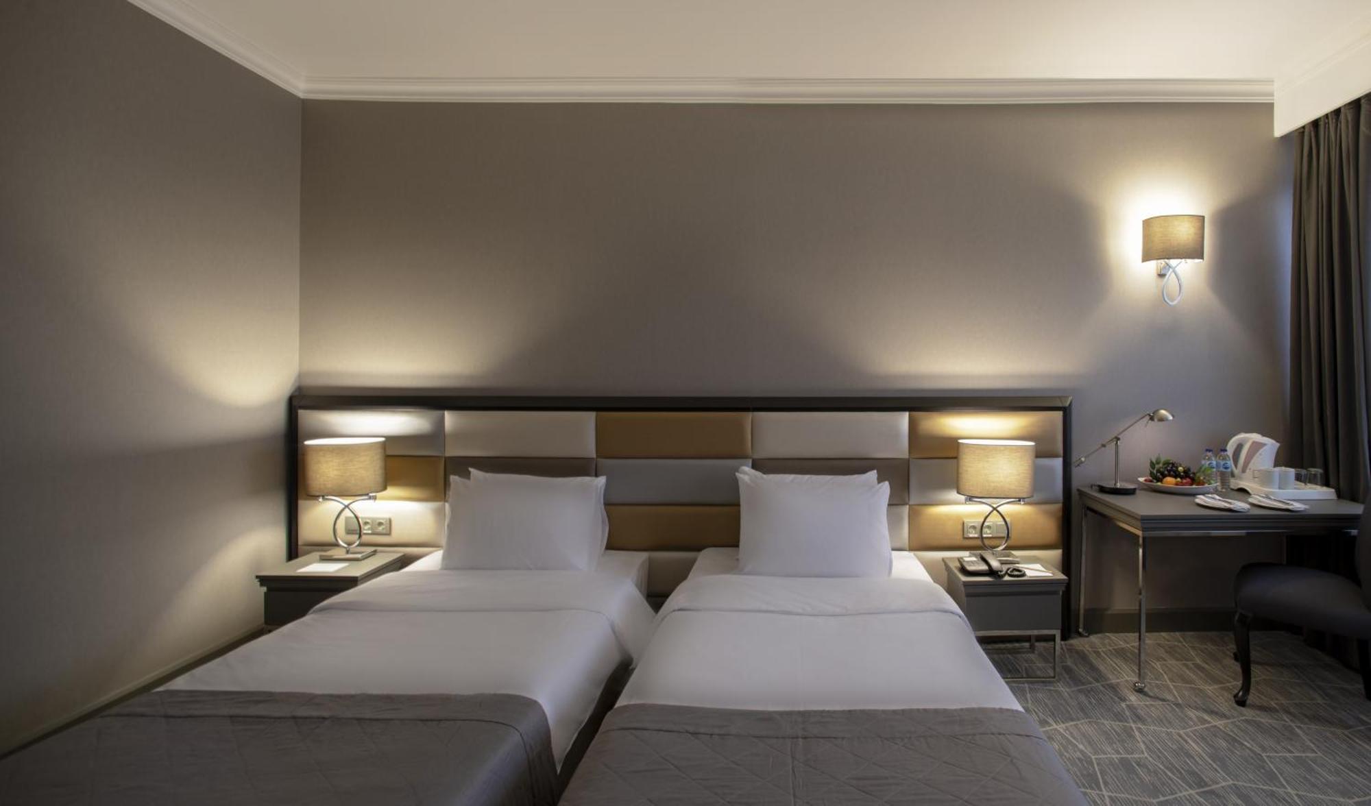 Economy Zimmer mit Aussicht auf das Atrium