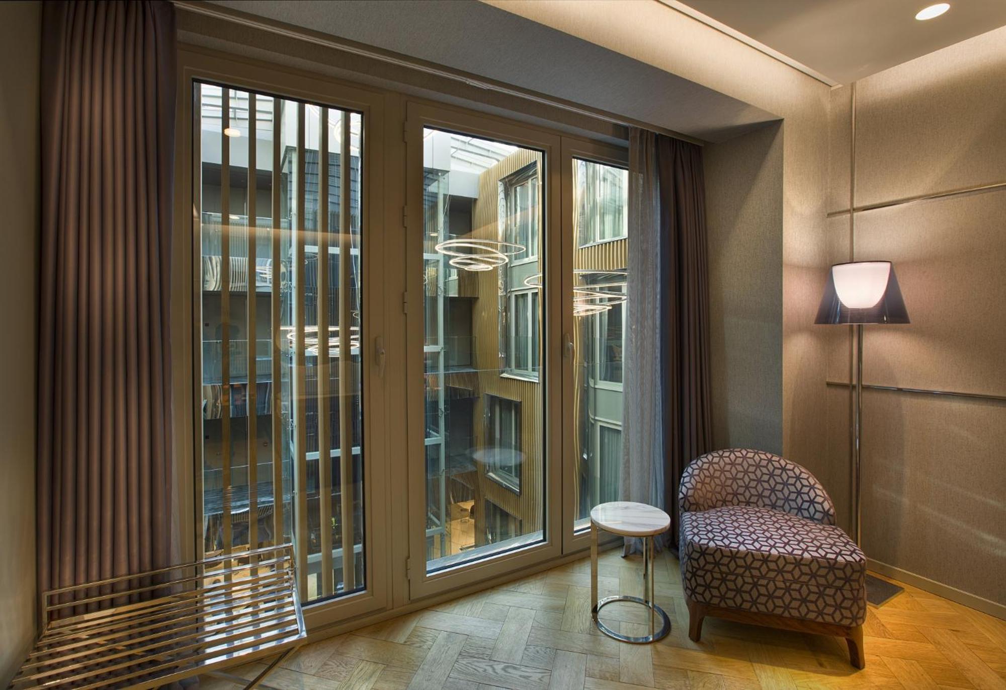 Deluxe Room King Bed,1279835755:JPEG