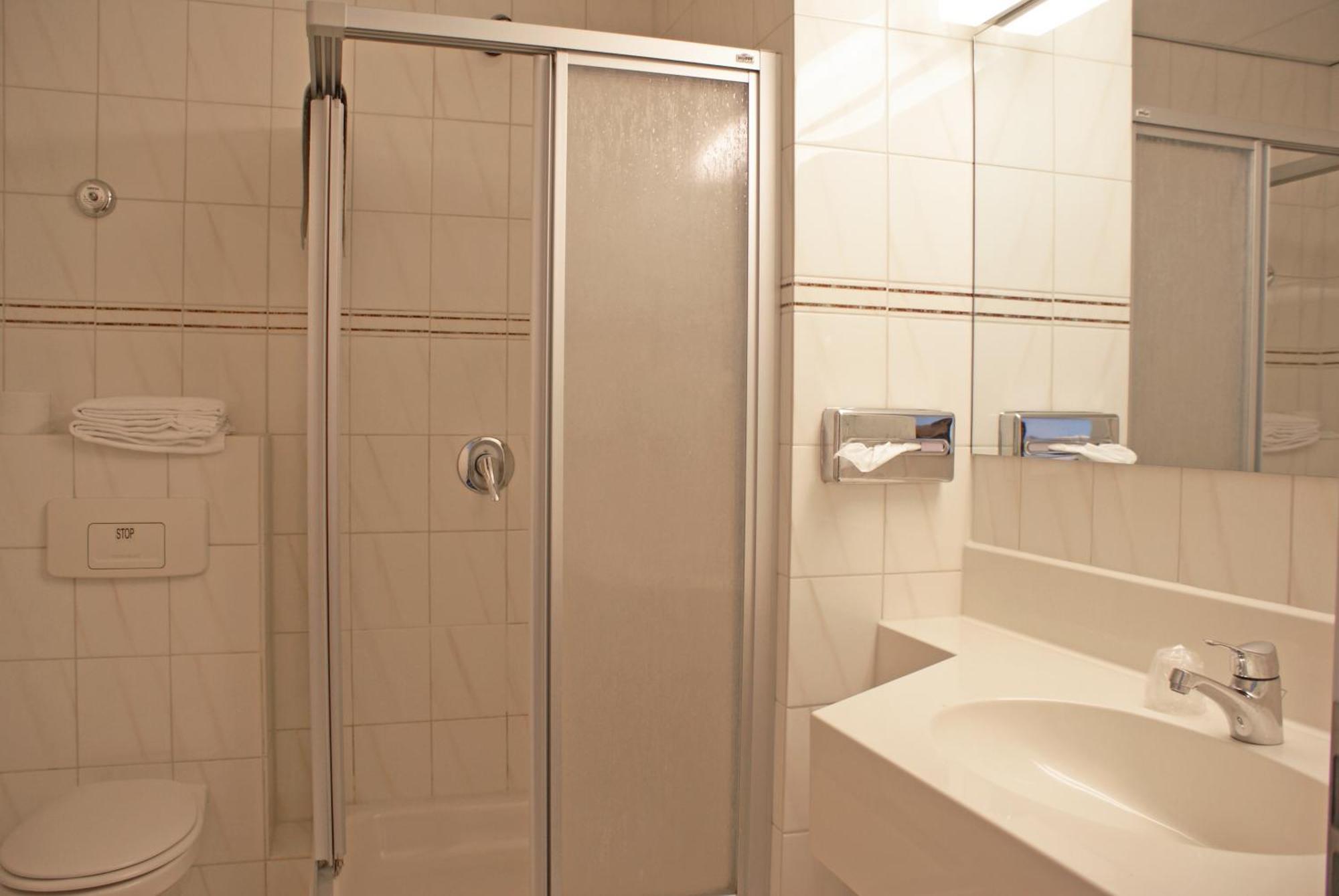 Standard Doppelzimmer mit Dusche