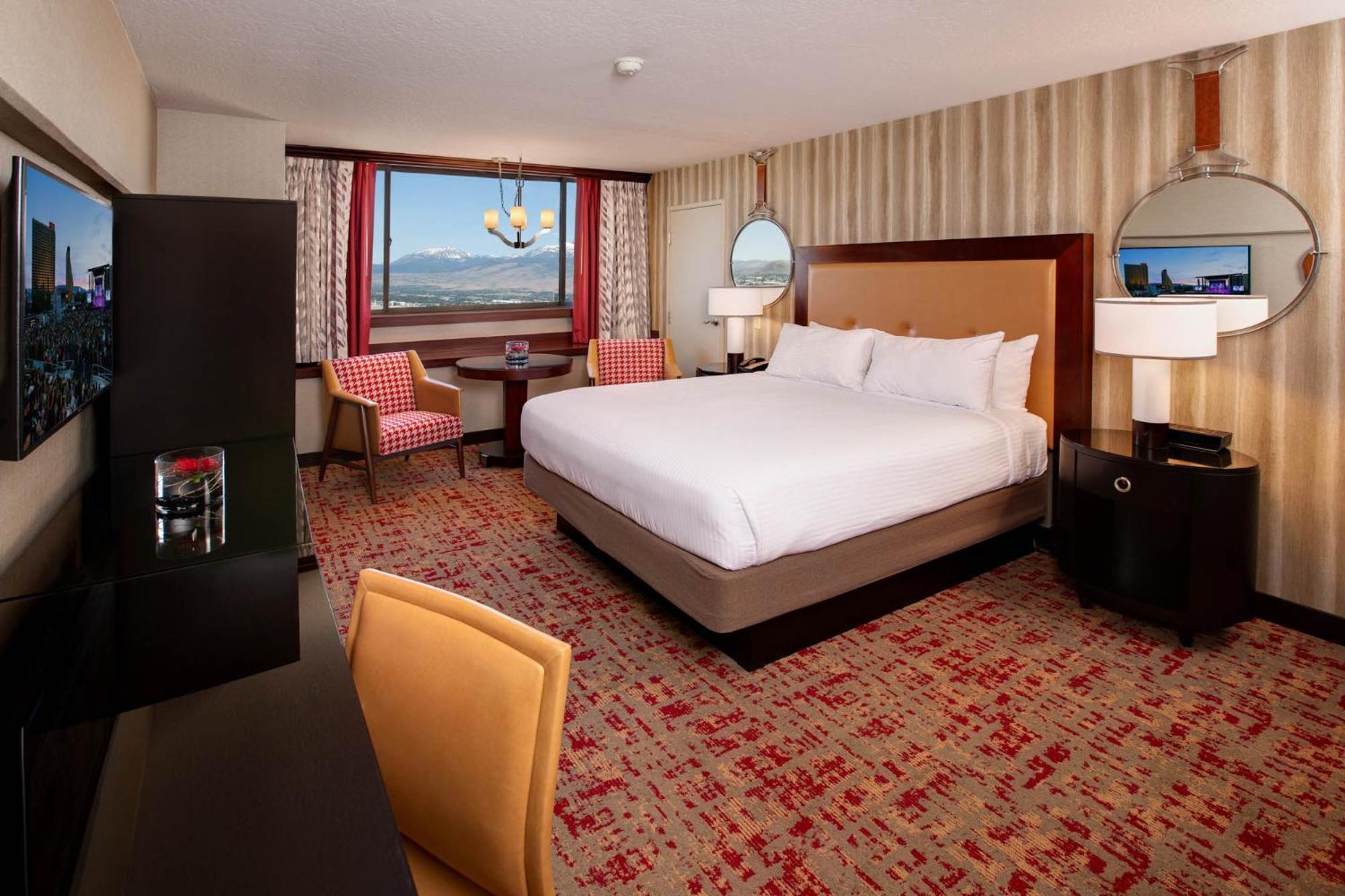 Zimmer Casino Tower Remodeled mit Kingsize-Bett