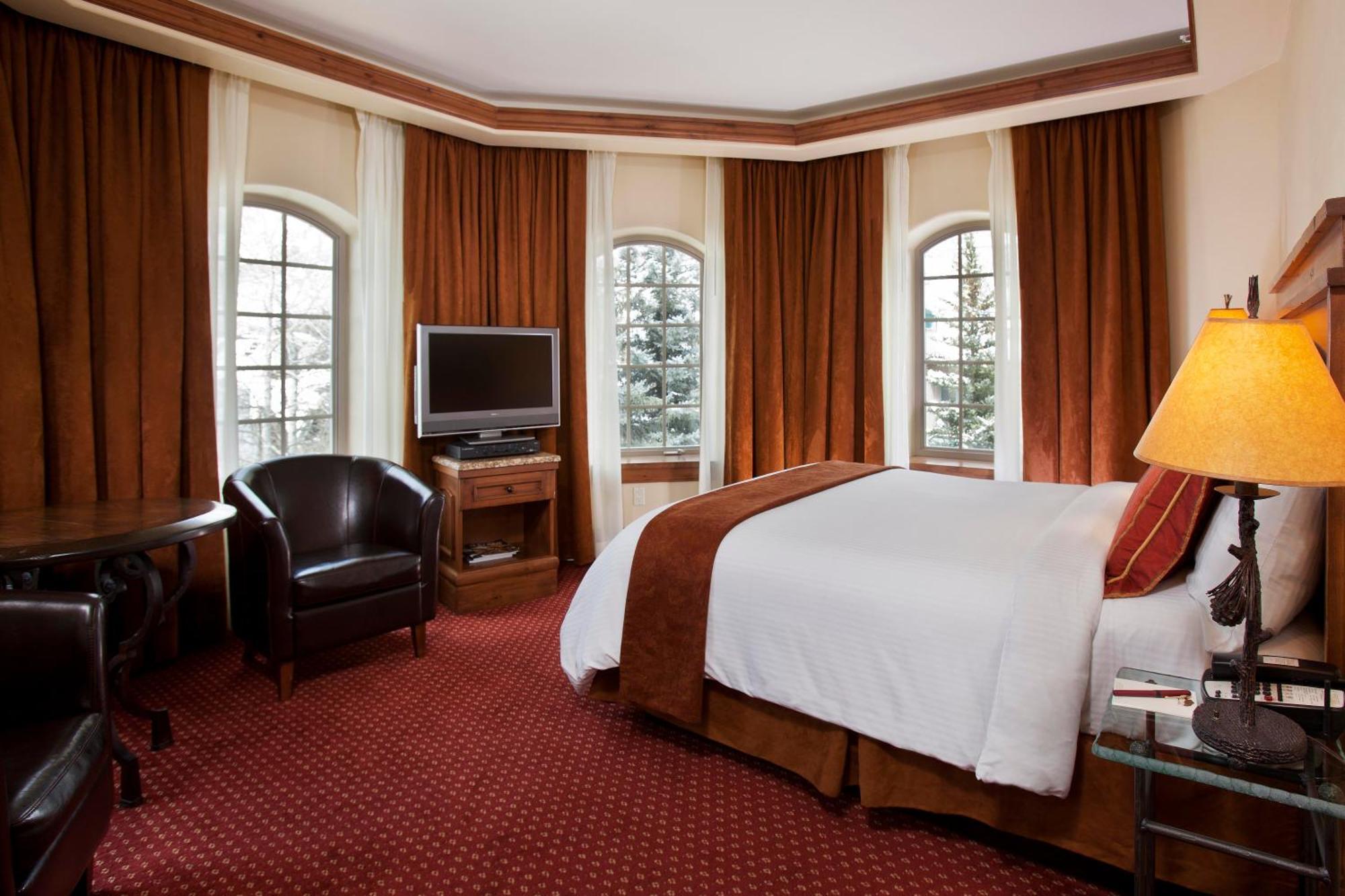Standard King Room Tower Village View