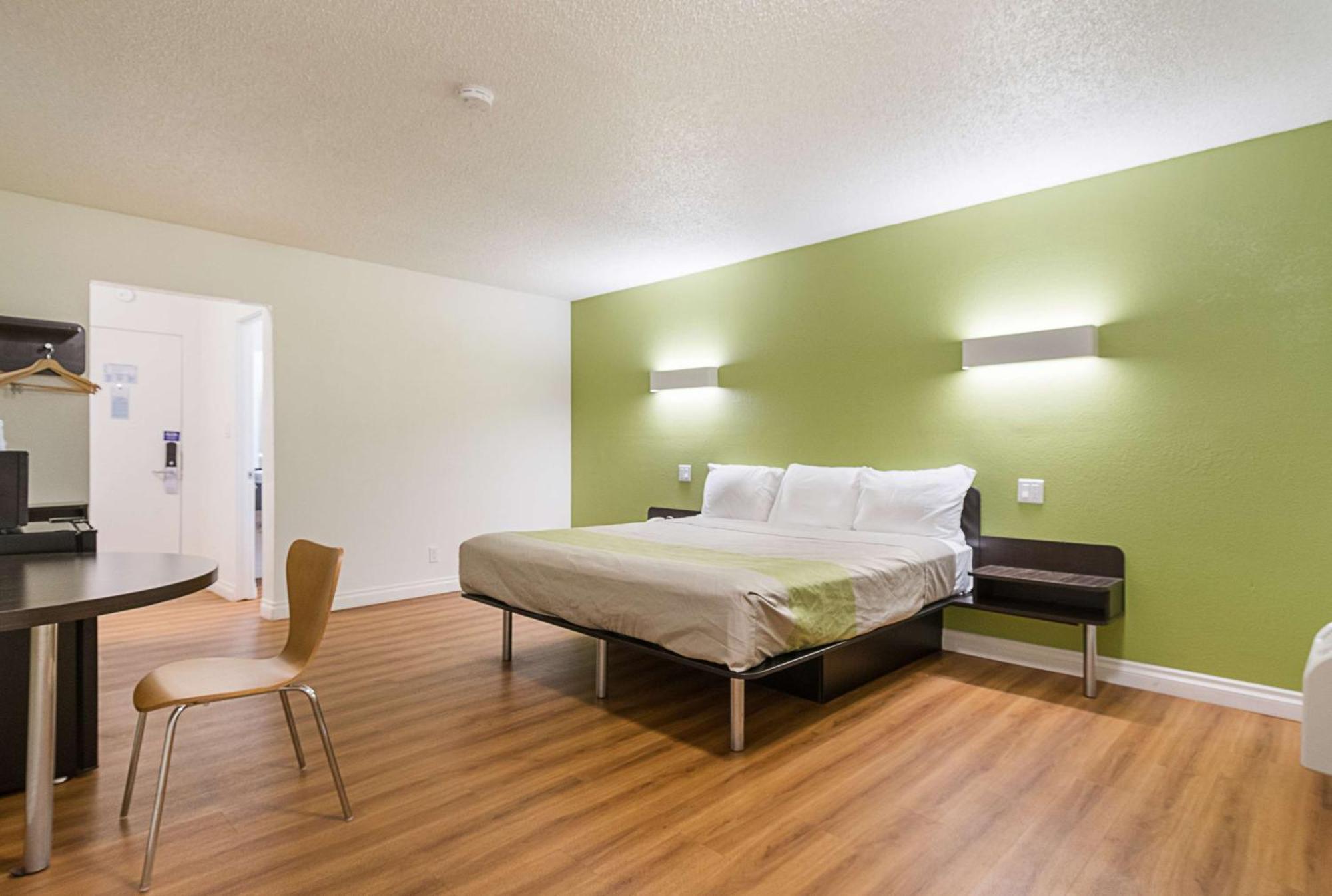 King Room - Non-Smoking