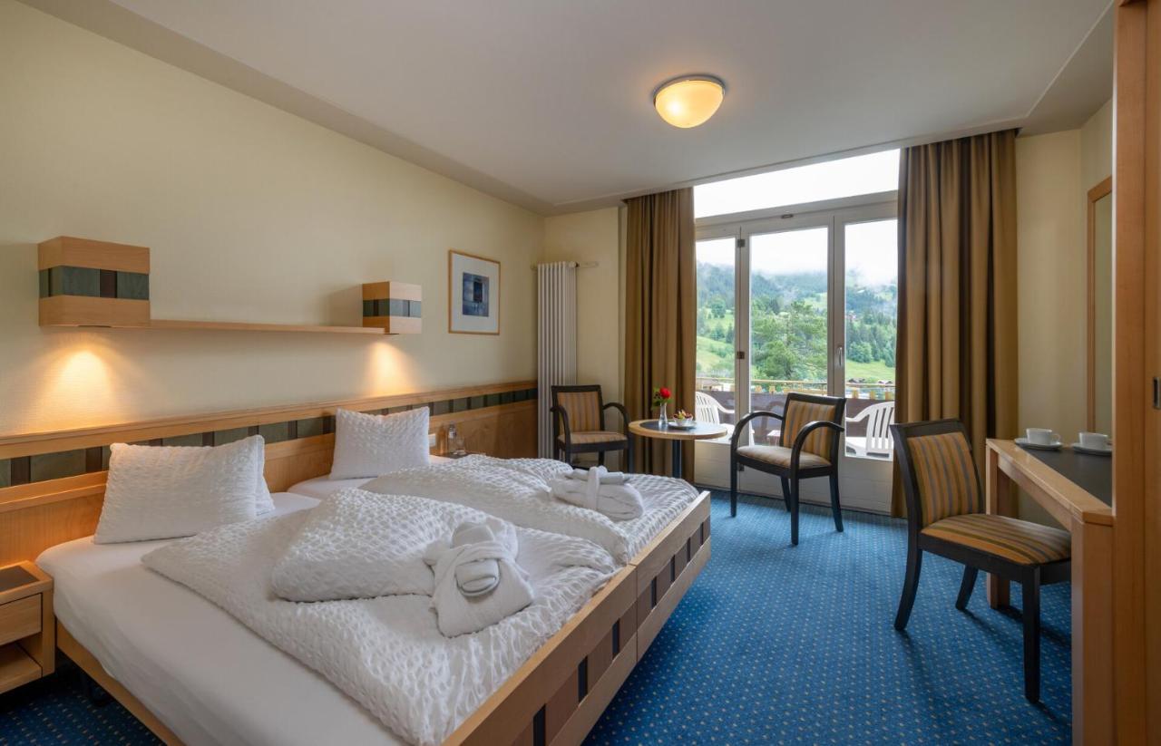 Chambre Double avec Balcon (2 Adultes + 1 Enfant)