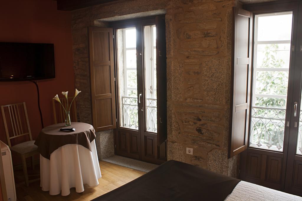 Habitación con cama grande