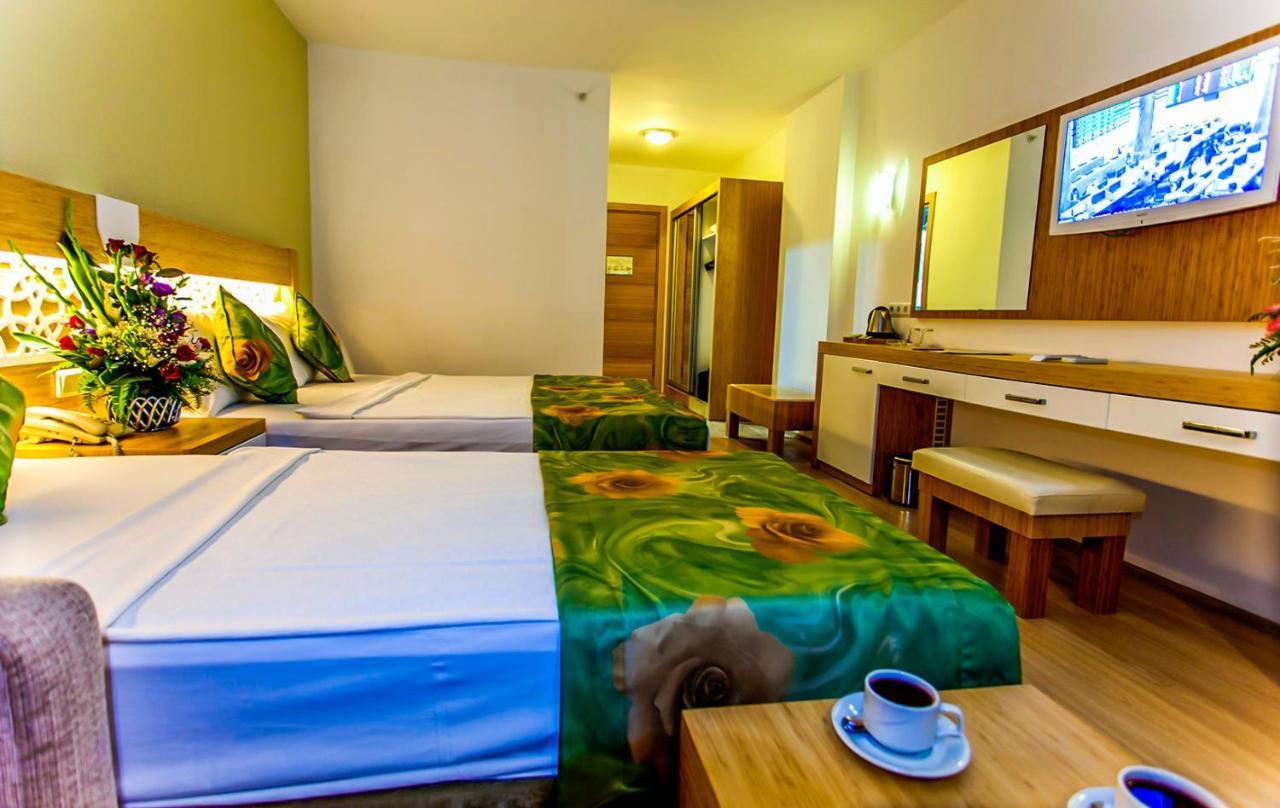 Großes Doppel-/Zweibettzimmer