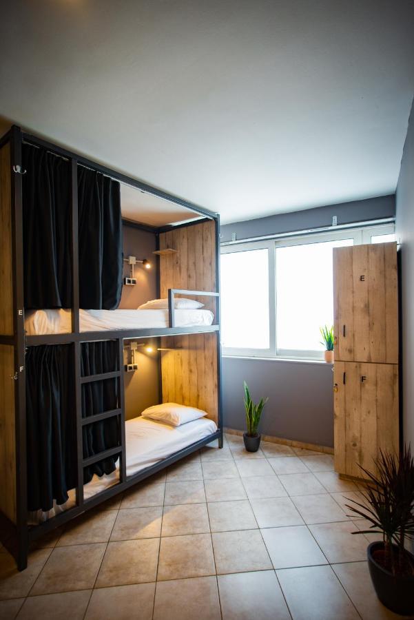 Bed in een Gemengde Slaapzaal met 6 Bedden