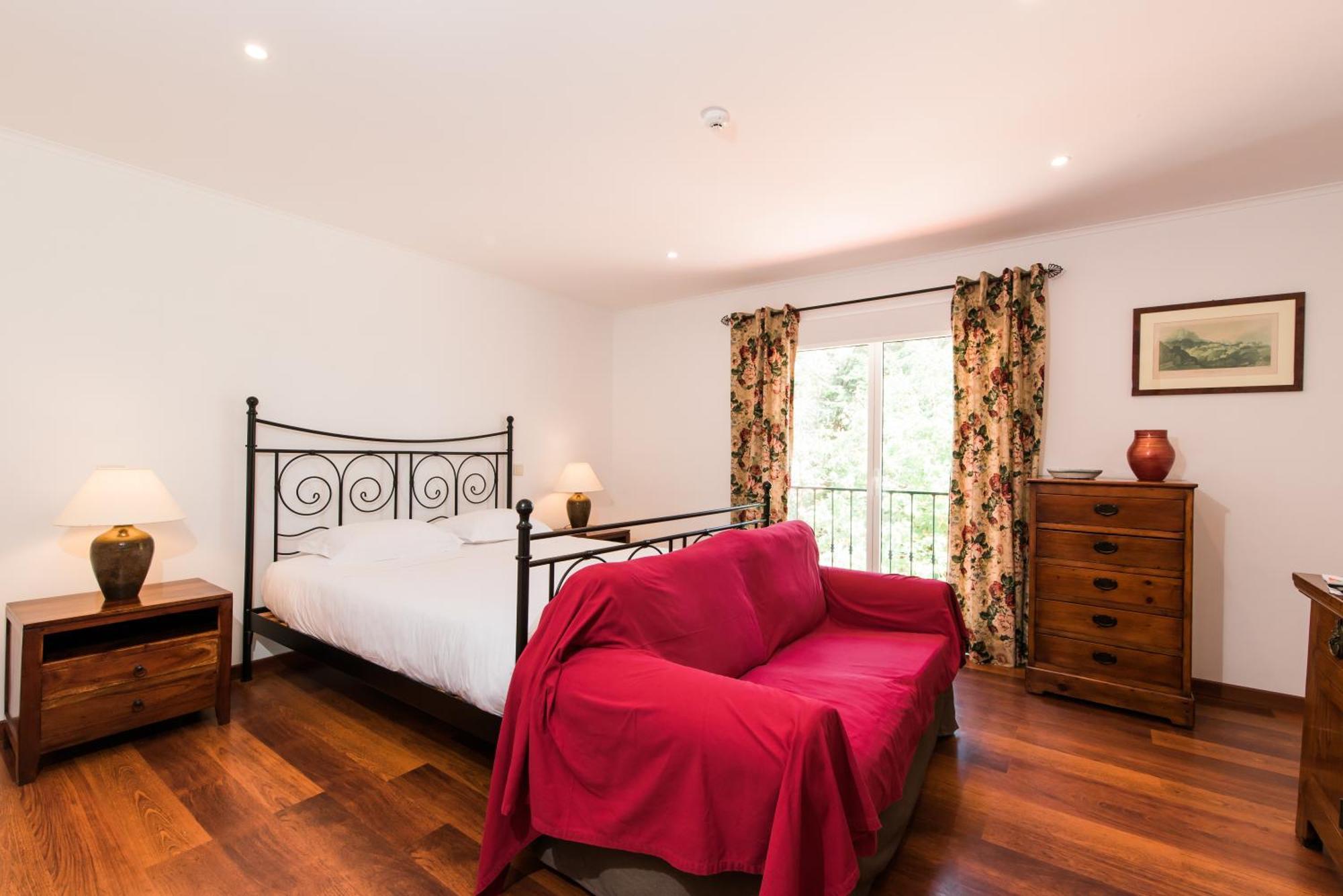 Suite Junior con vistas a la montaña y zona de cocina