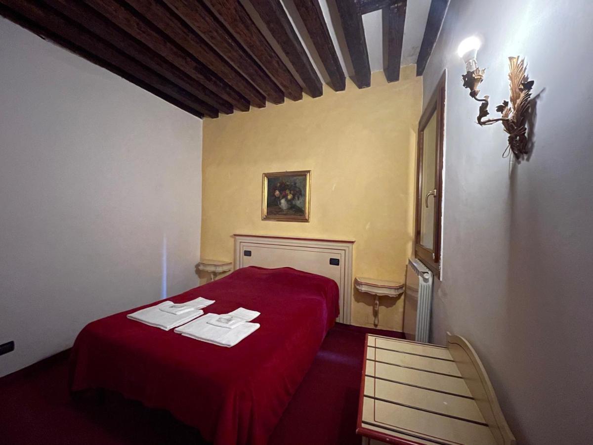 Camera Singola con Bagno in Comune