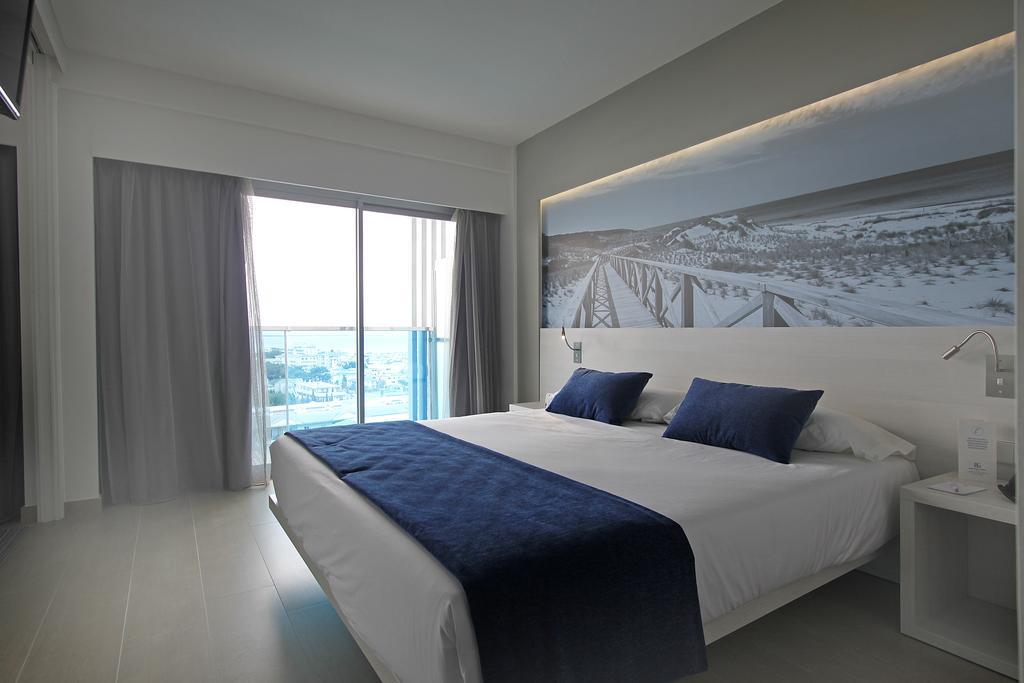 Habitación Doble con vistas laterales al mar