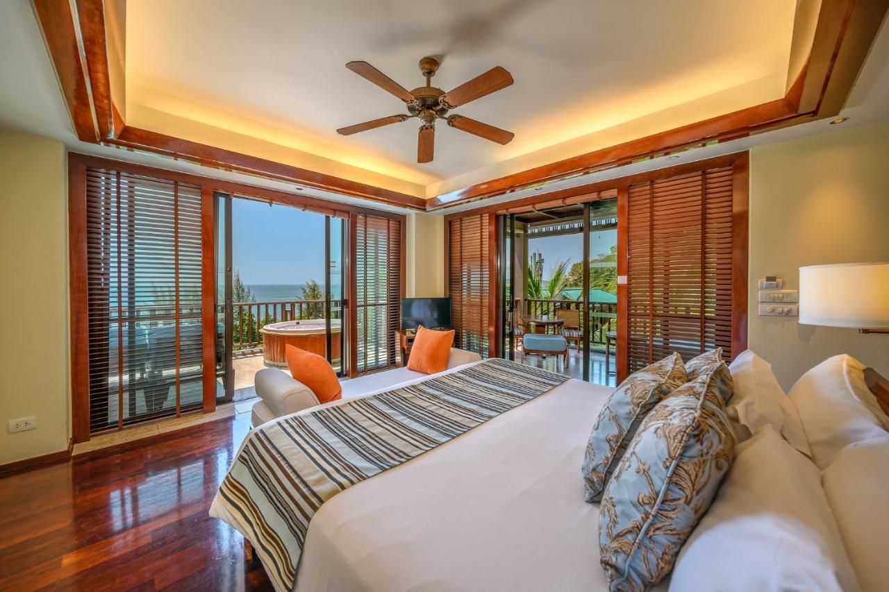 Habitación Premium Deluxe con bañera de hidromasaje, vistas al océano y cama extragrande