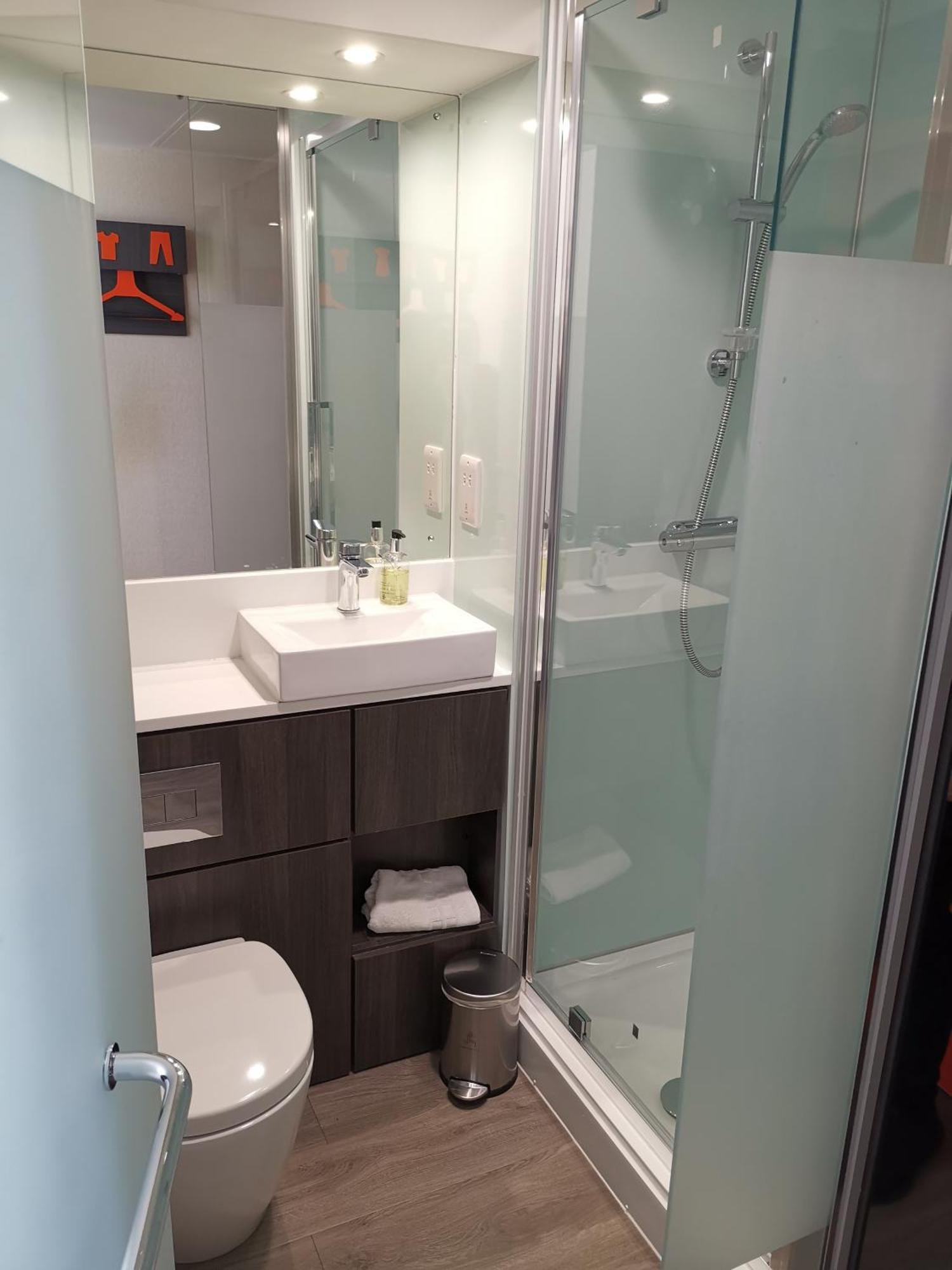 Double Room - No Window