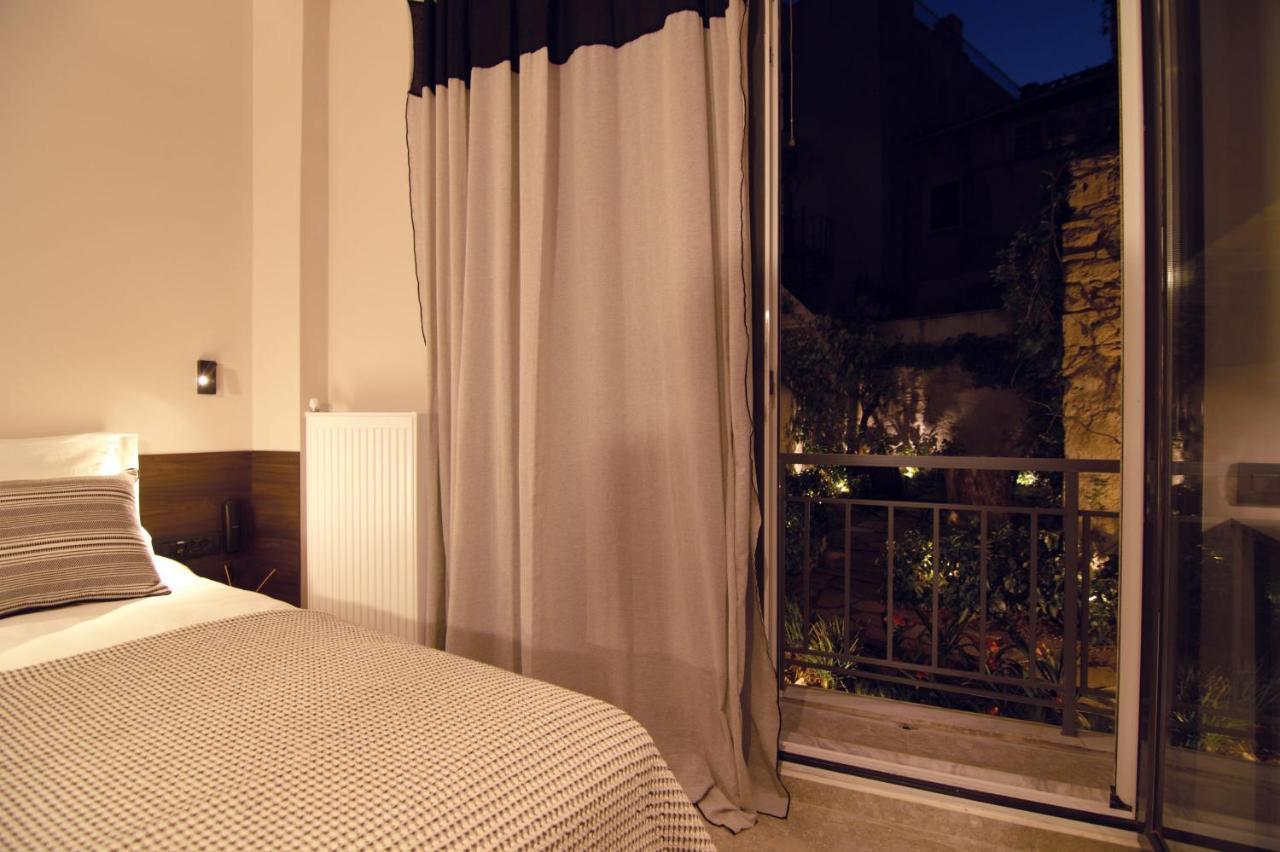 Deluxe Queen Suite