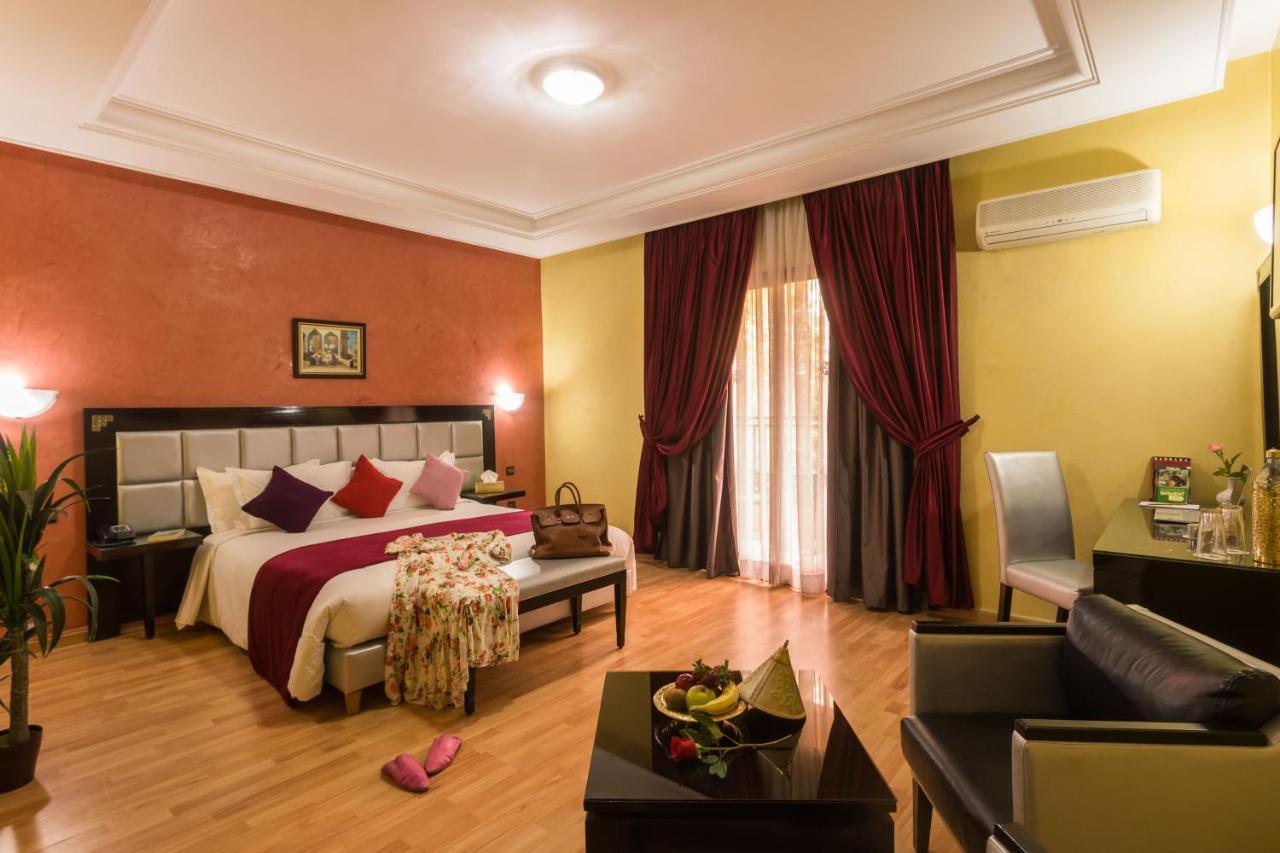 Chambre Double Supérieure - Vue sur Piscine