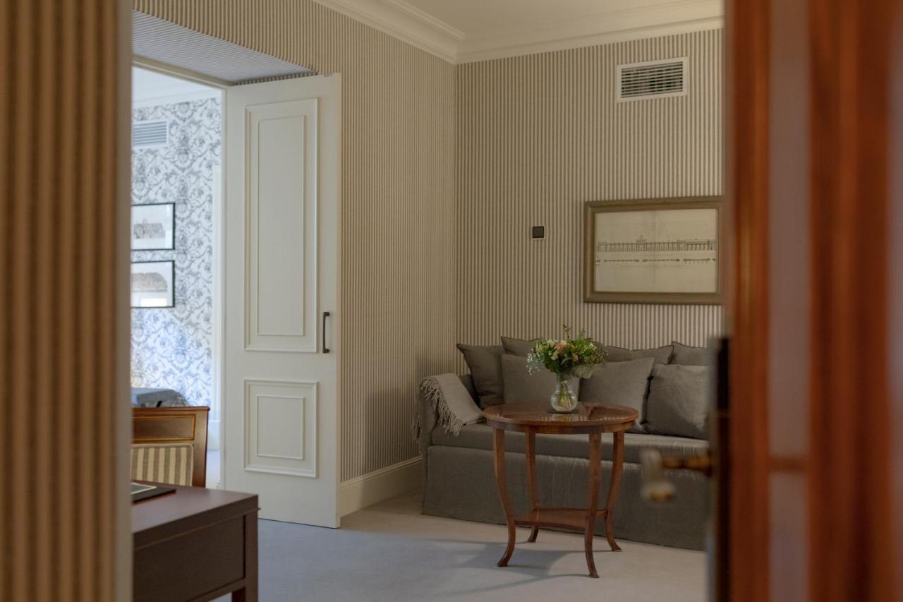 Family Room,1239492031:JPEG