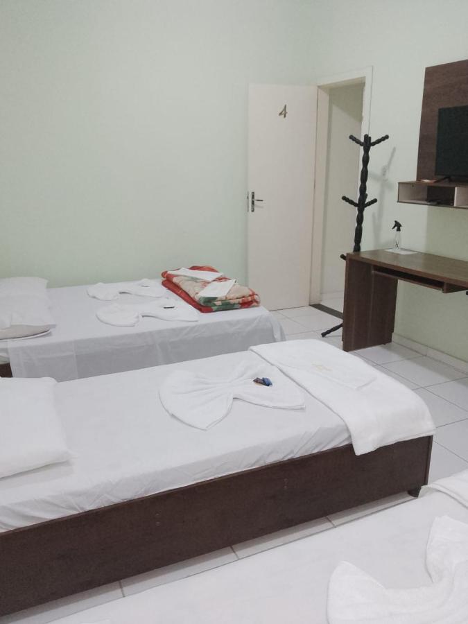 Quarto Triplo com Banheiro Privativo