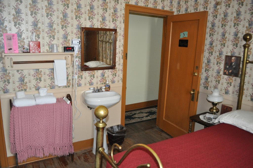 Chambre Standard avec Lit Double - Salle de Bains Commune