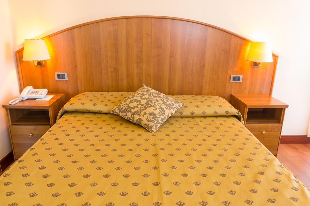 Queen Room Economy,125316150:JPEG