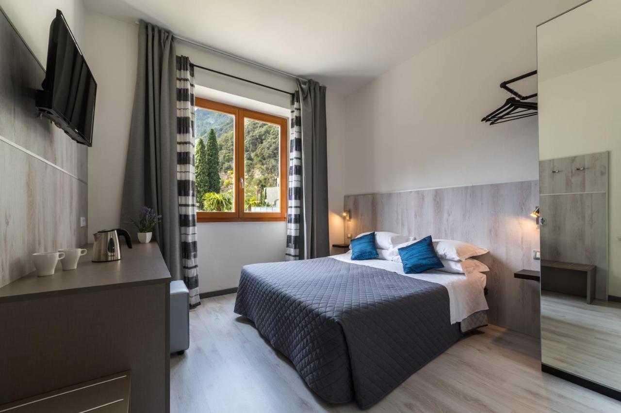 Doppel- oder Zweibettzimmer