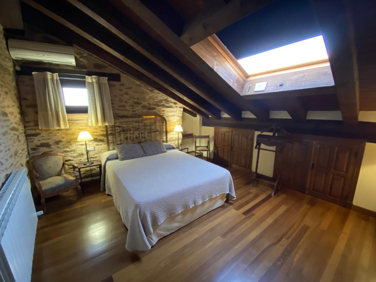 Deluxe Double Room Bath,1253338429:JPEG