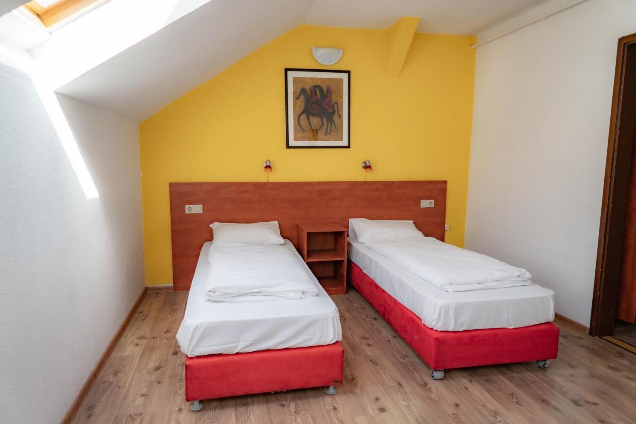 Tweepersoonskamer met 2 Aparte Bedden