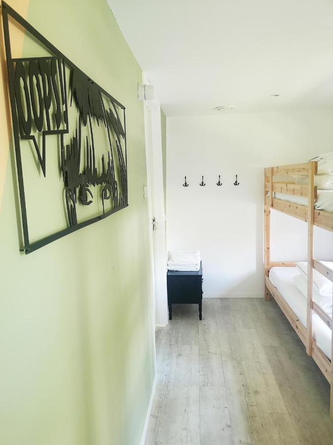 Economy Vierpersoonskamer met Eigen Externe Badkamer