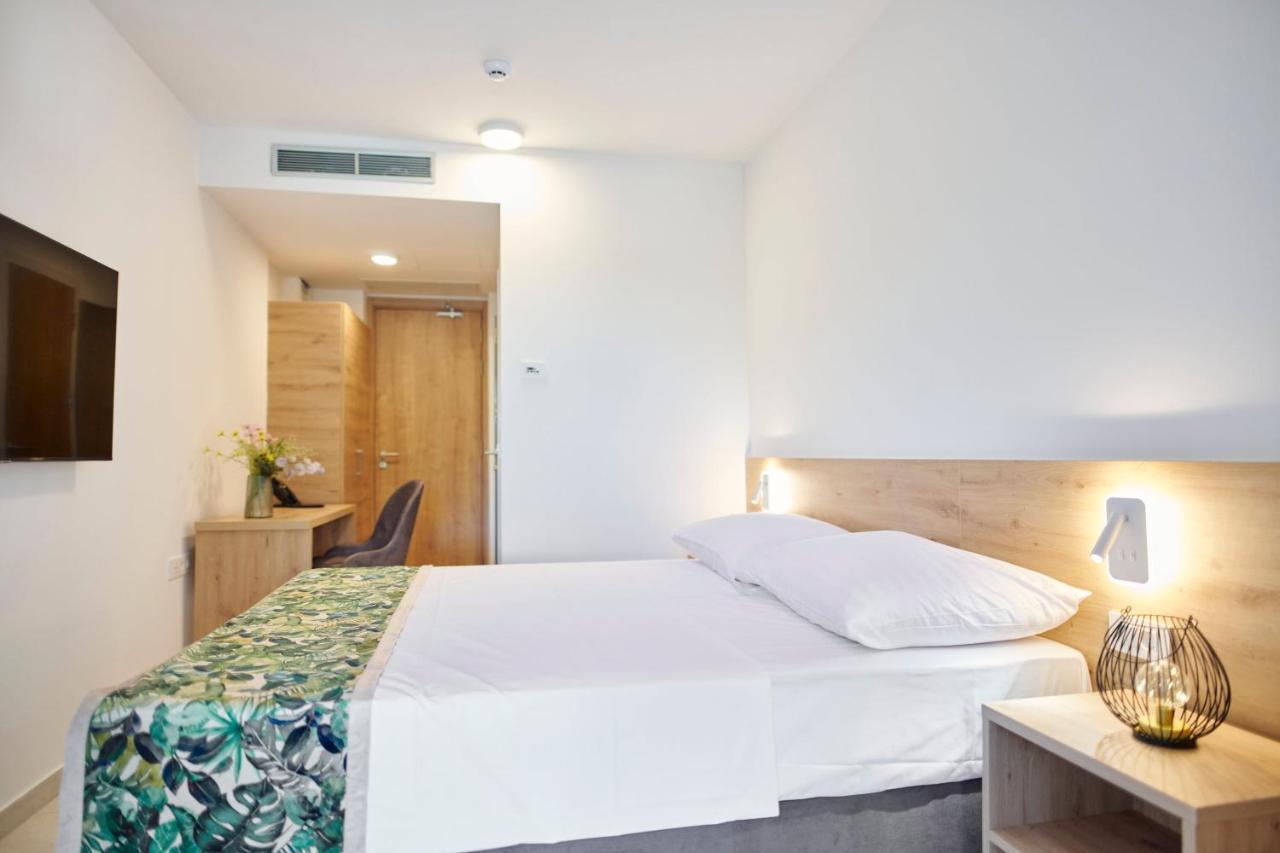 Doppel-/Zweibettzimmer mit Meerblick und Terrasse