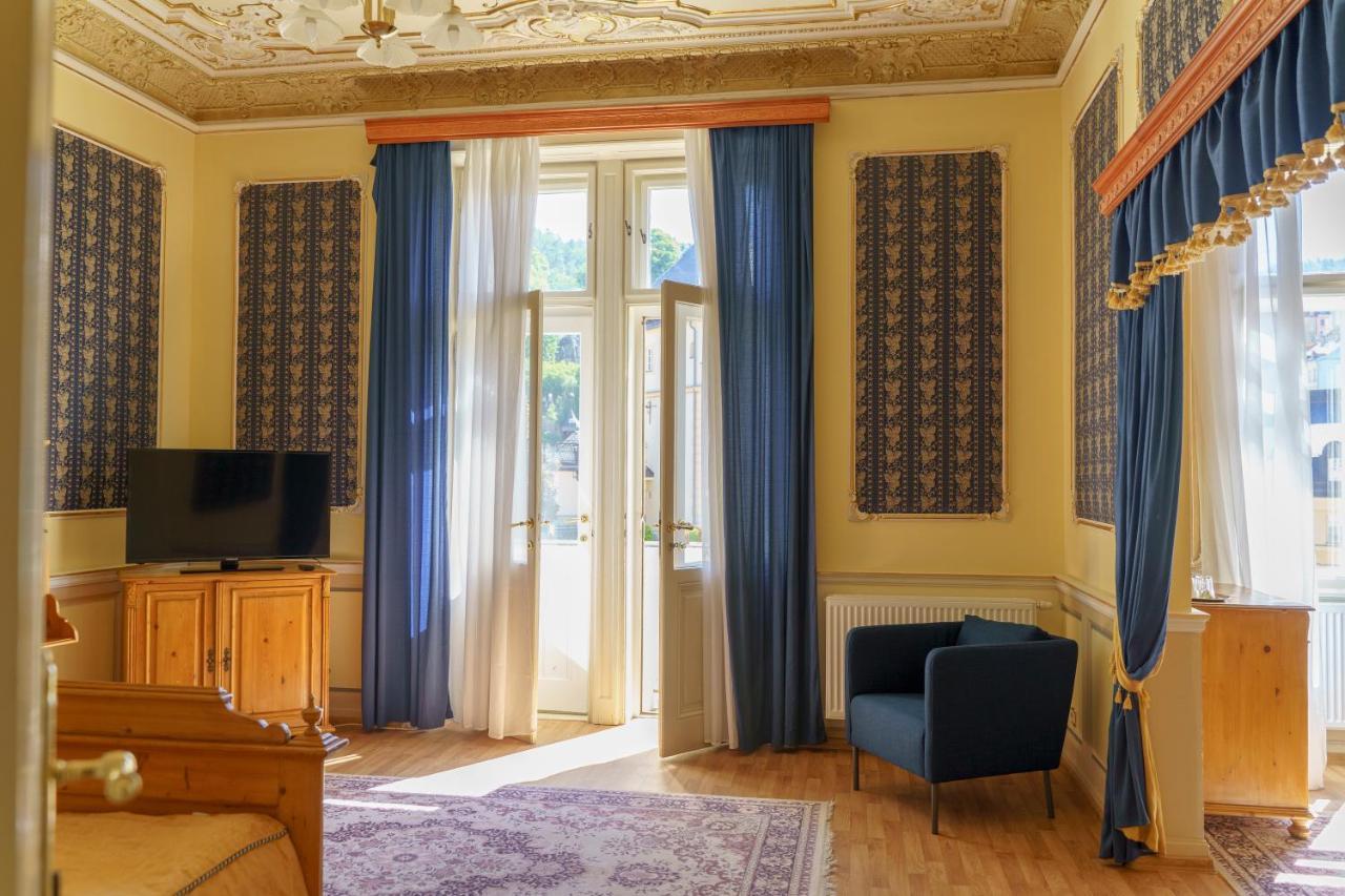 Dreibettzimmer mit Balkon