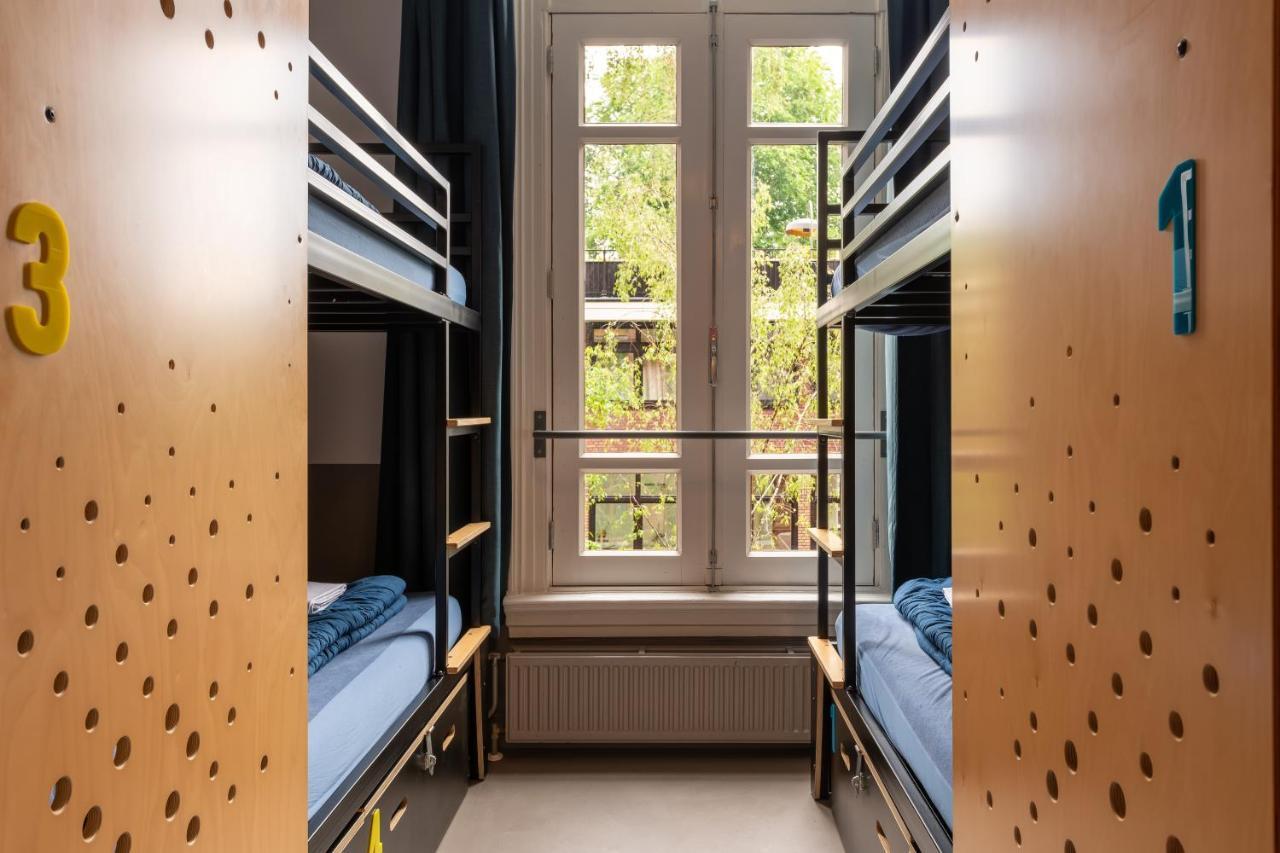 Vierbettzimmer mit eigenem Bad und Dusche