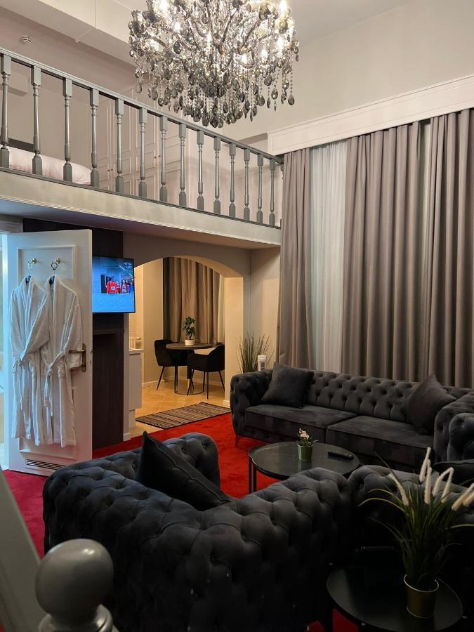 Suite with Balcony,1294190098:JPEG